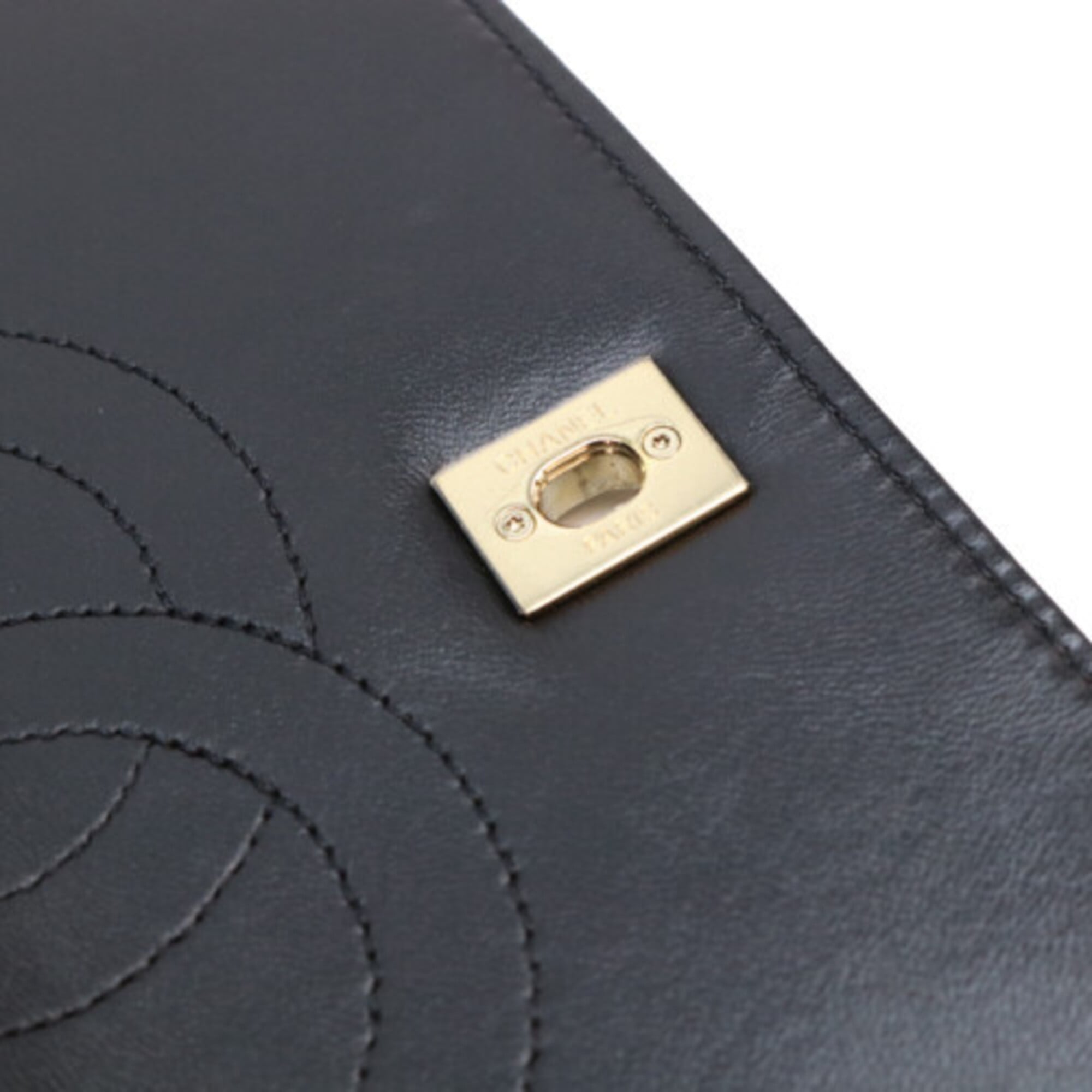 Chanel Black Leather Shoulder Bag (Pre-Owned)