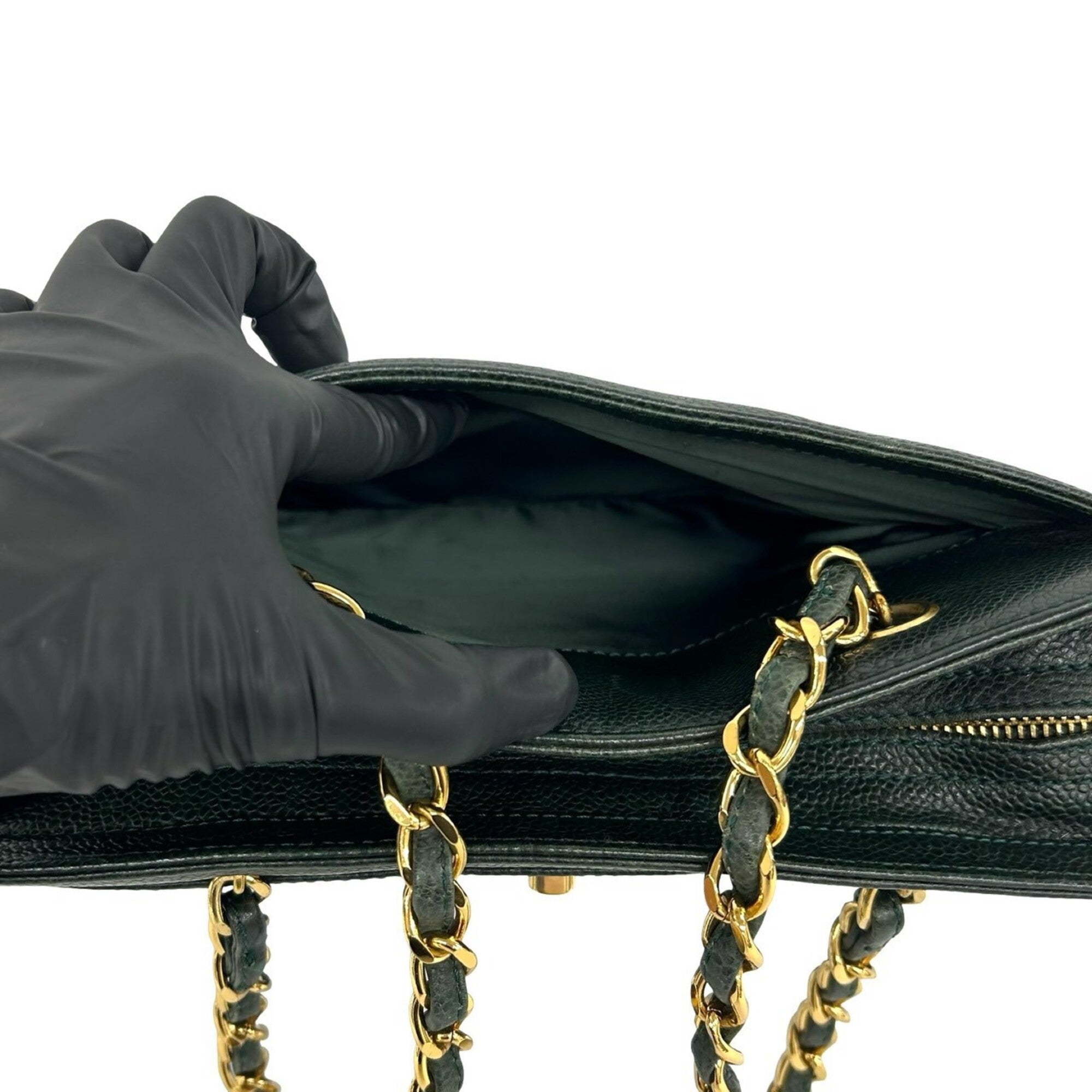 Chanel Green Grained Calfskin Handbag (Pre-Owned)