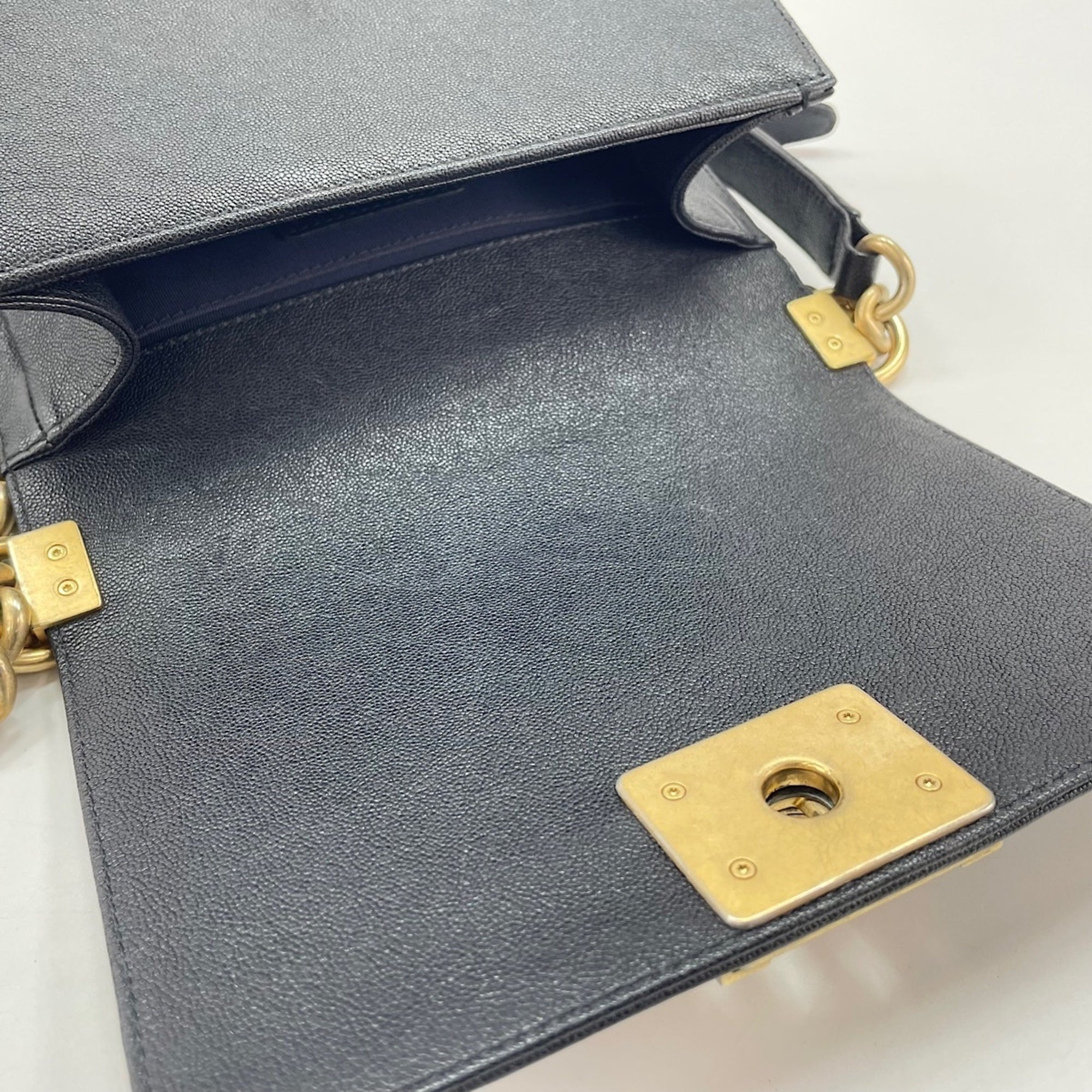 Chanel Black Shoulder Bag (Pre-Owned)