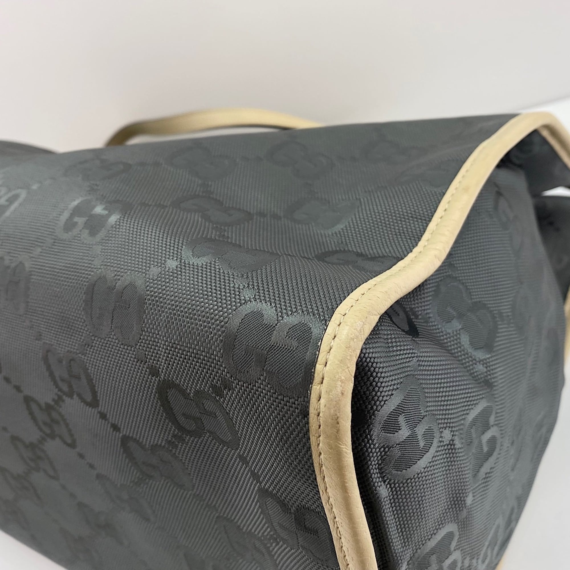 Gucci Gray Handbag Shoulder Bag (Pre-Owned)