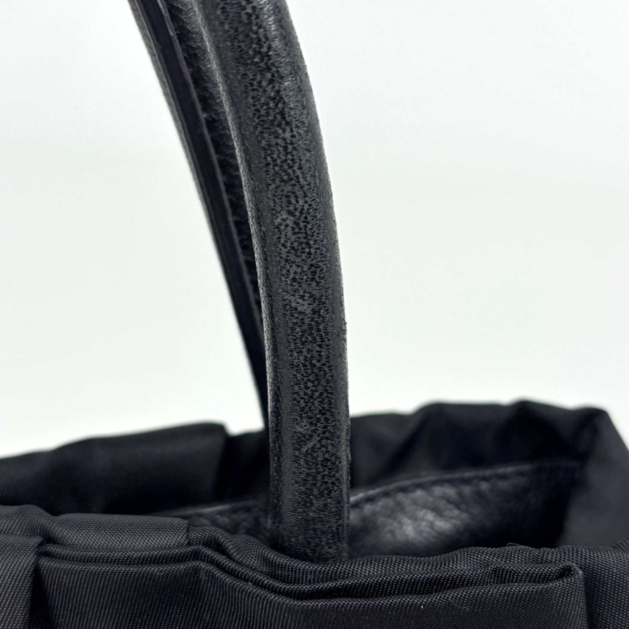 Prada Black Leather Handbag Tote Bag (Pre-Owned)