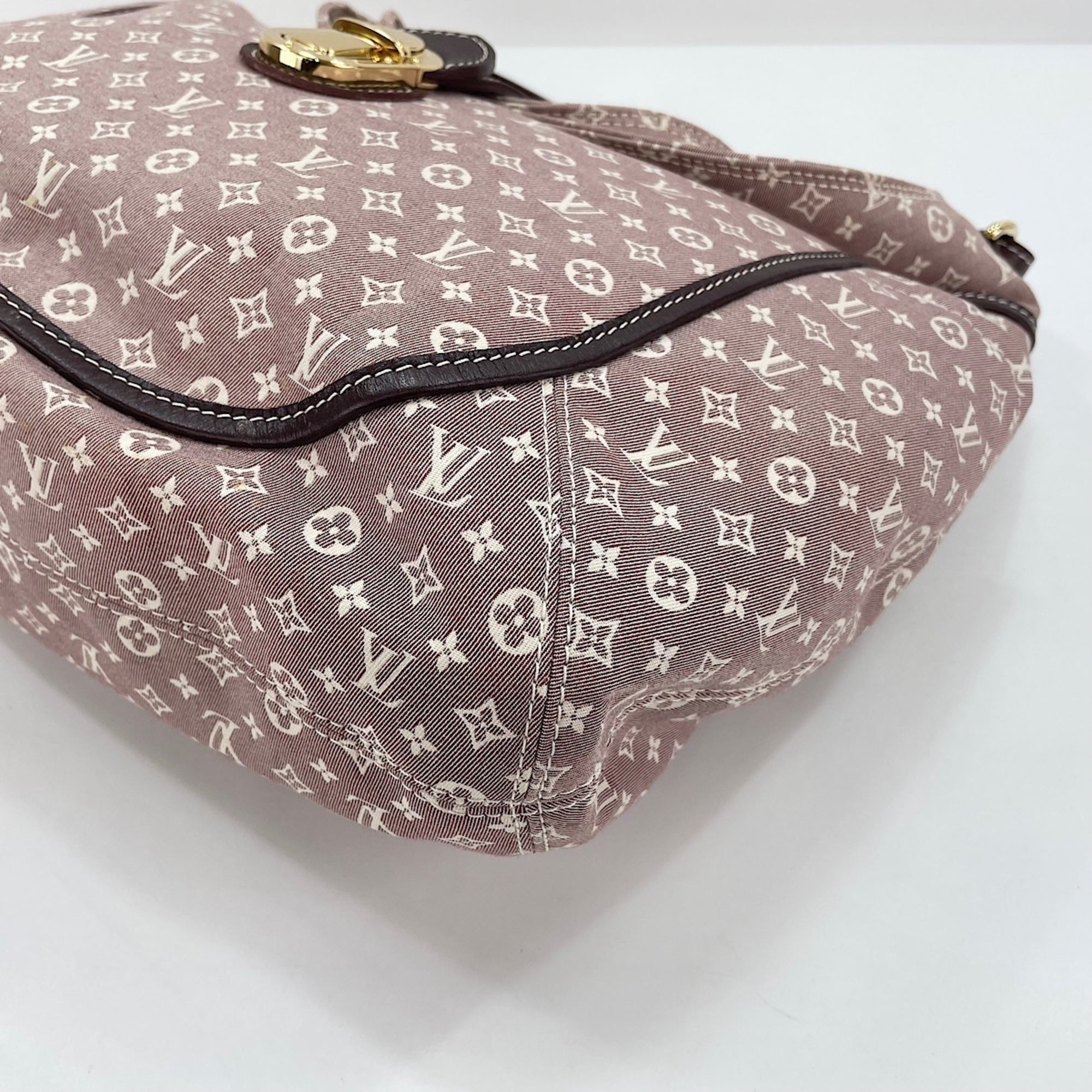 Louis Vuitton Pink Shoulder Bag (Pre-Owned)