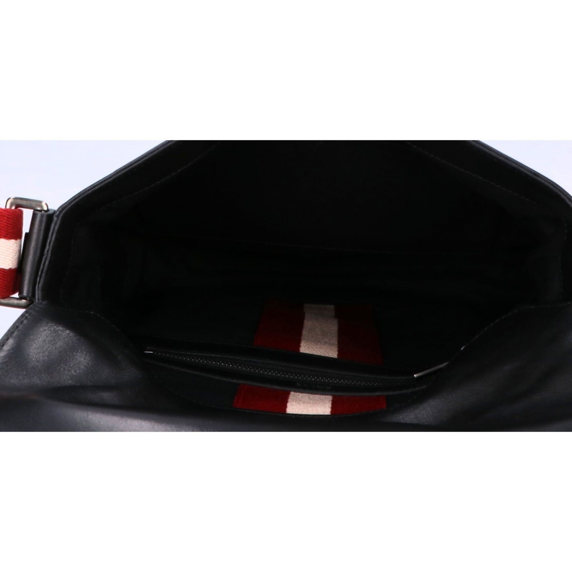 Bally Black Leather Shoulder Bag (Pre-Owned)