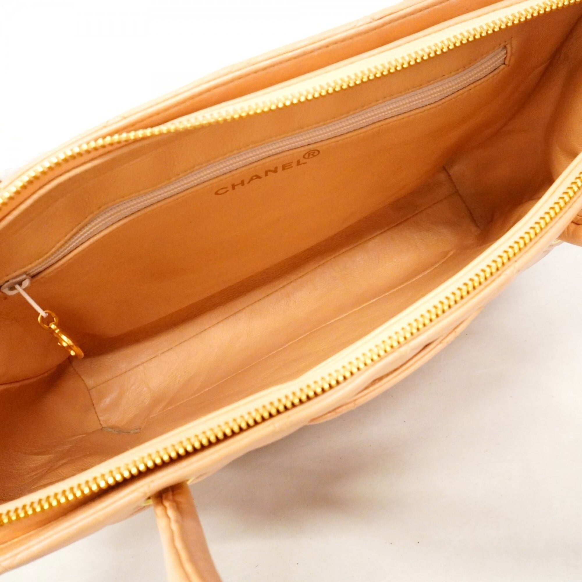 Chanel Beige Leather Handbag (Pre-Owned)