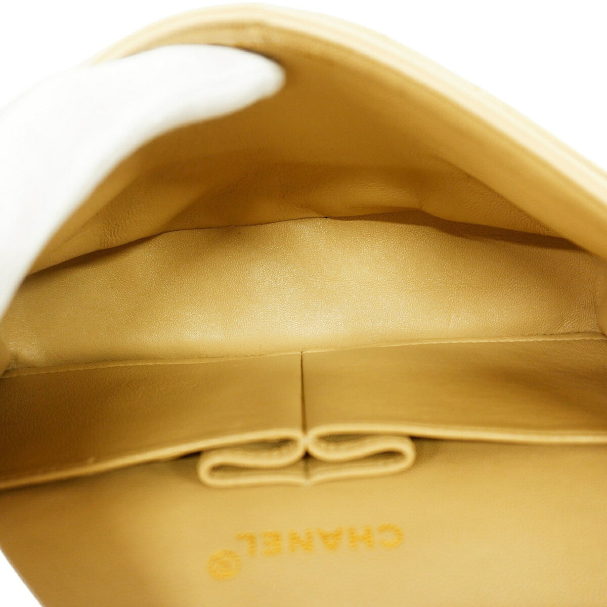 Chanel Beige Leather Shoulder Bag (Pre-Owned)