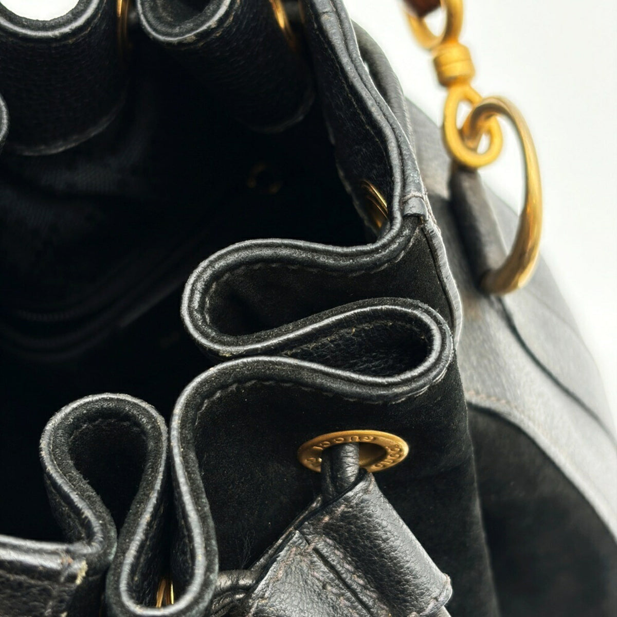 Gucci Black Bamboo Suede Leather Shoulder Bag (Pre-Owned)
