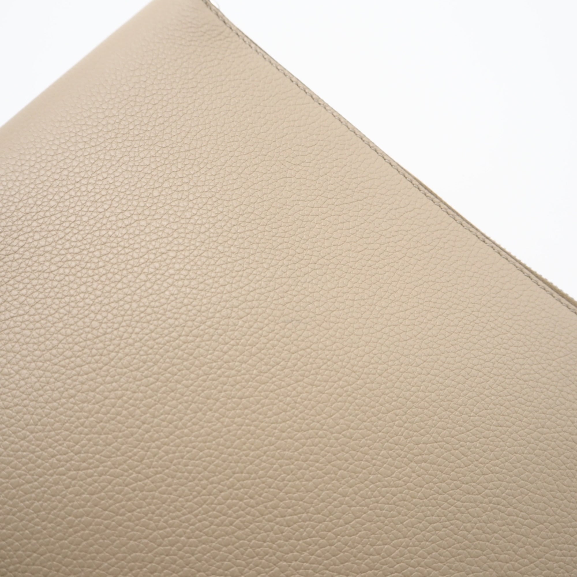 Fendi Beige Leather Clutch Bag (Pre-Owned)