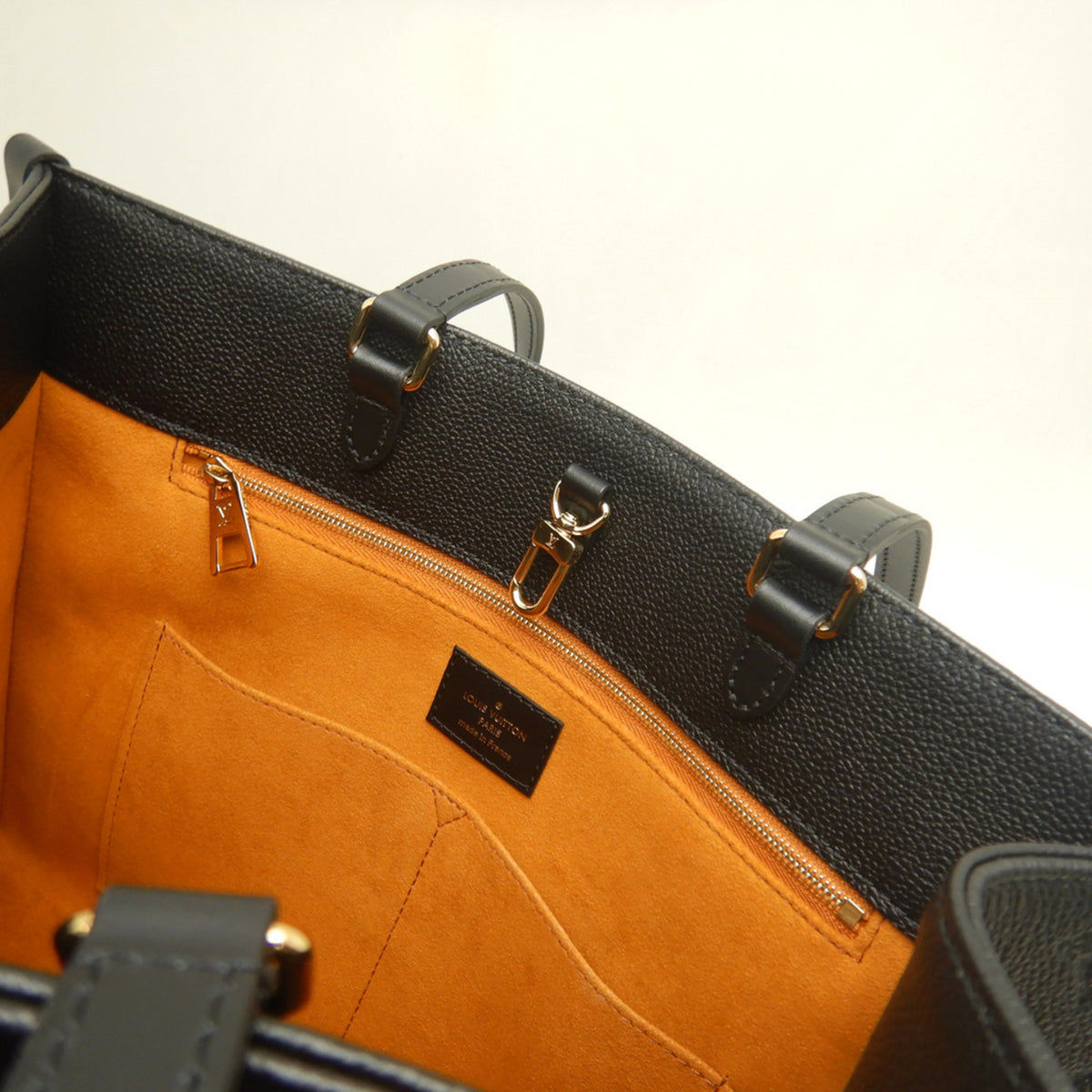 Louis Vuitton Noir Leather Tote Bag (Pre-Owned)