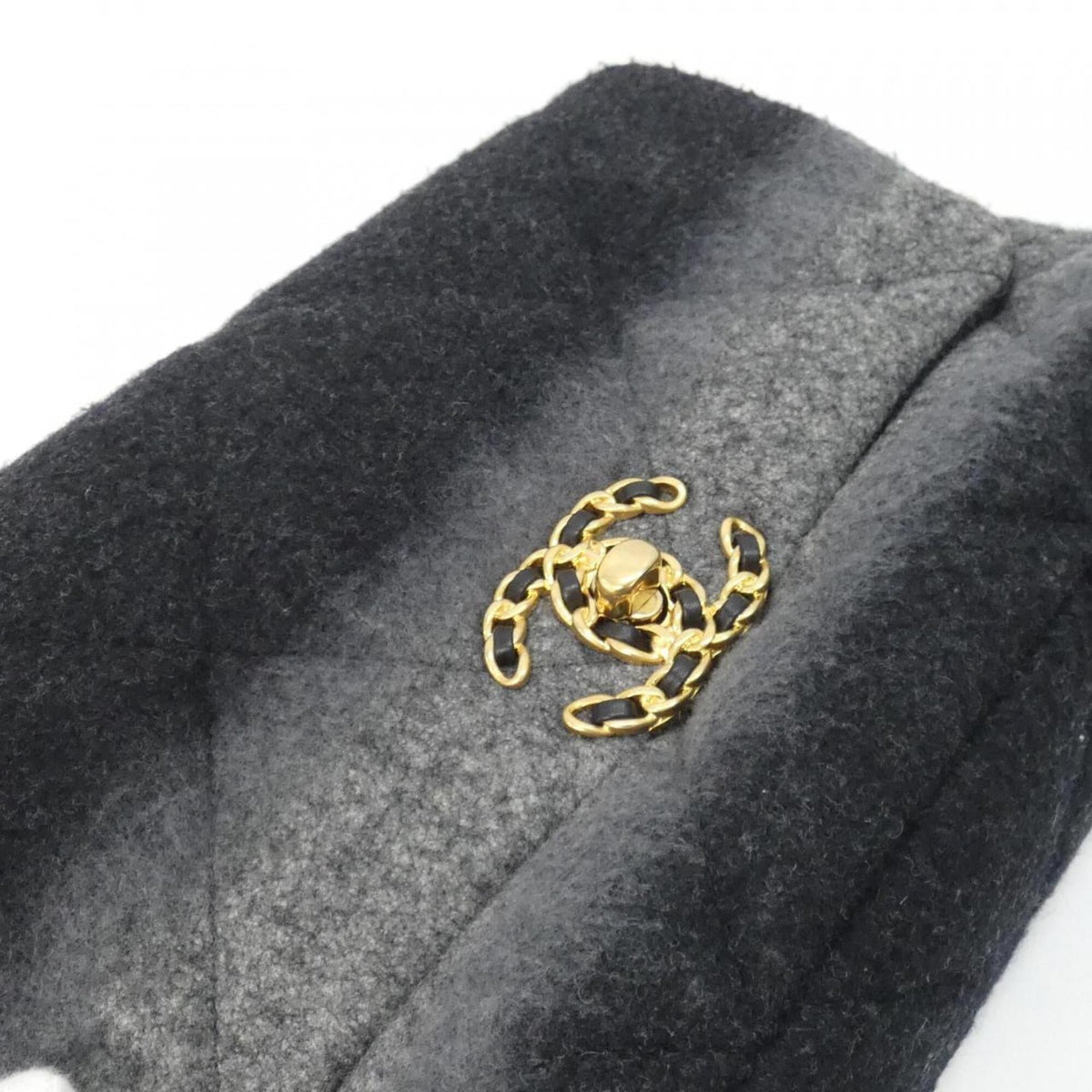 Chanel Black Wool Shoulder Bag (Pre-Owned)