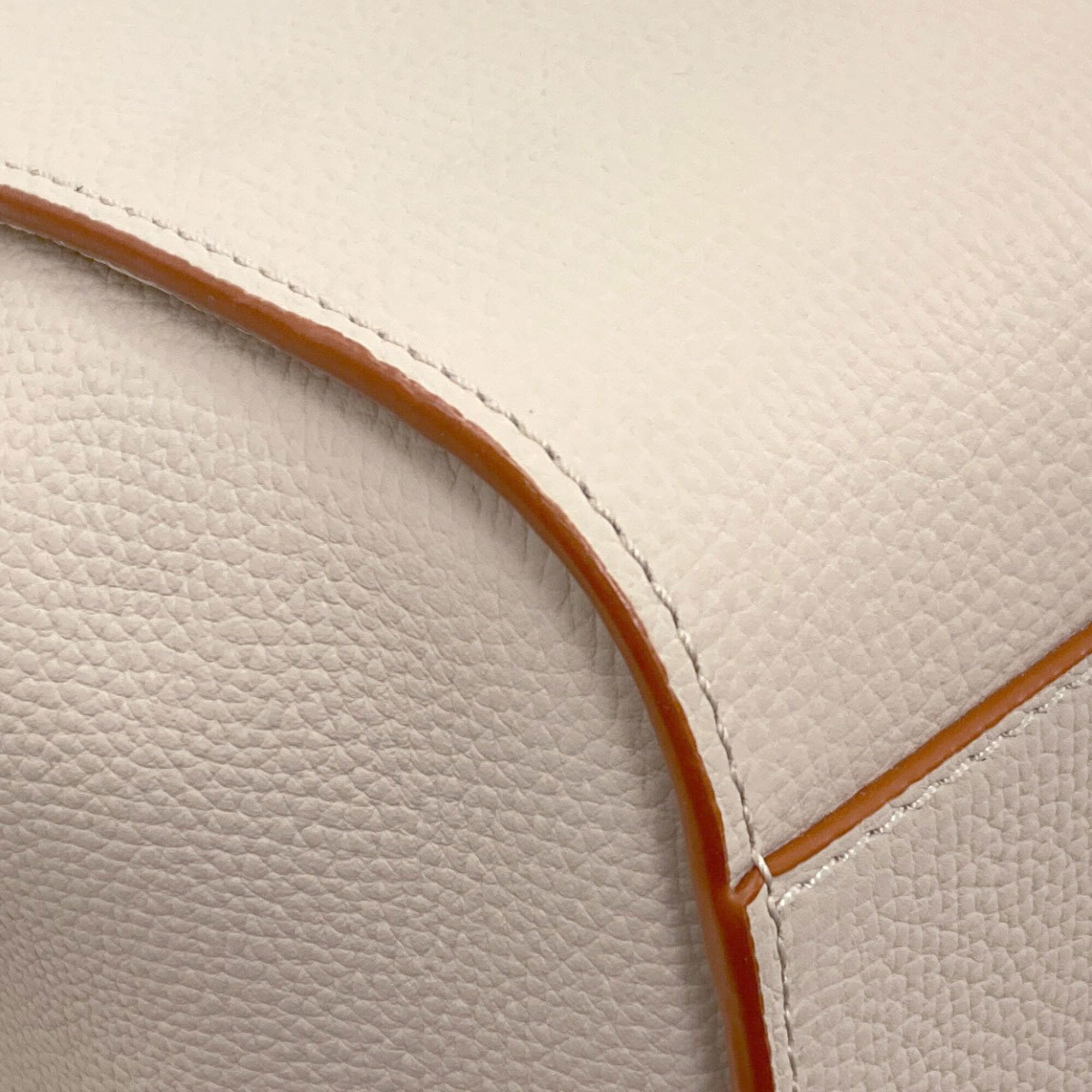 Loewe Beige Leather Handbag (Pre-Owned)