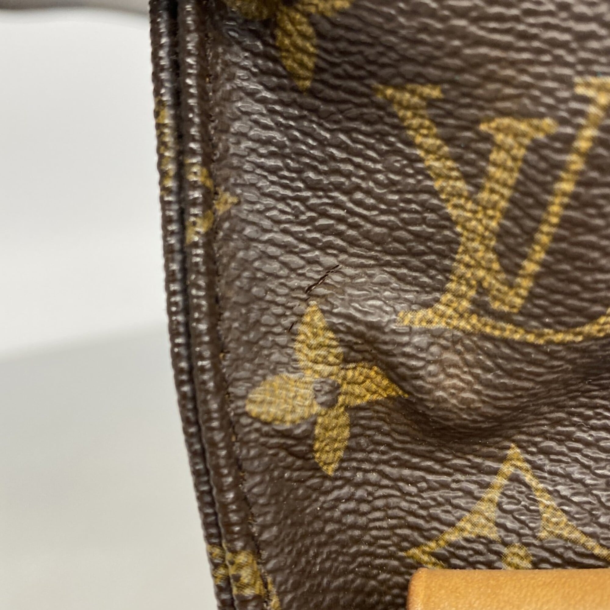 Louis Vuitton Brown Shoulder Bag (Pre-Owned)