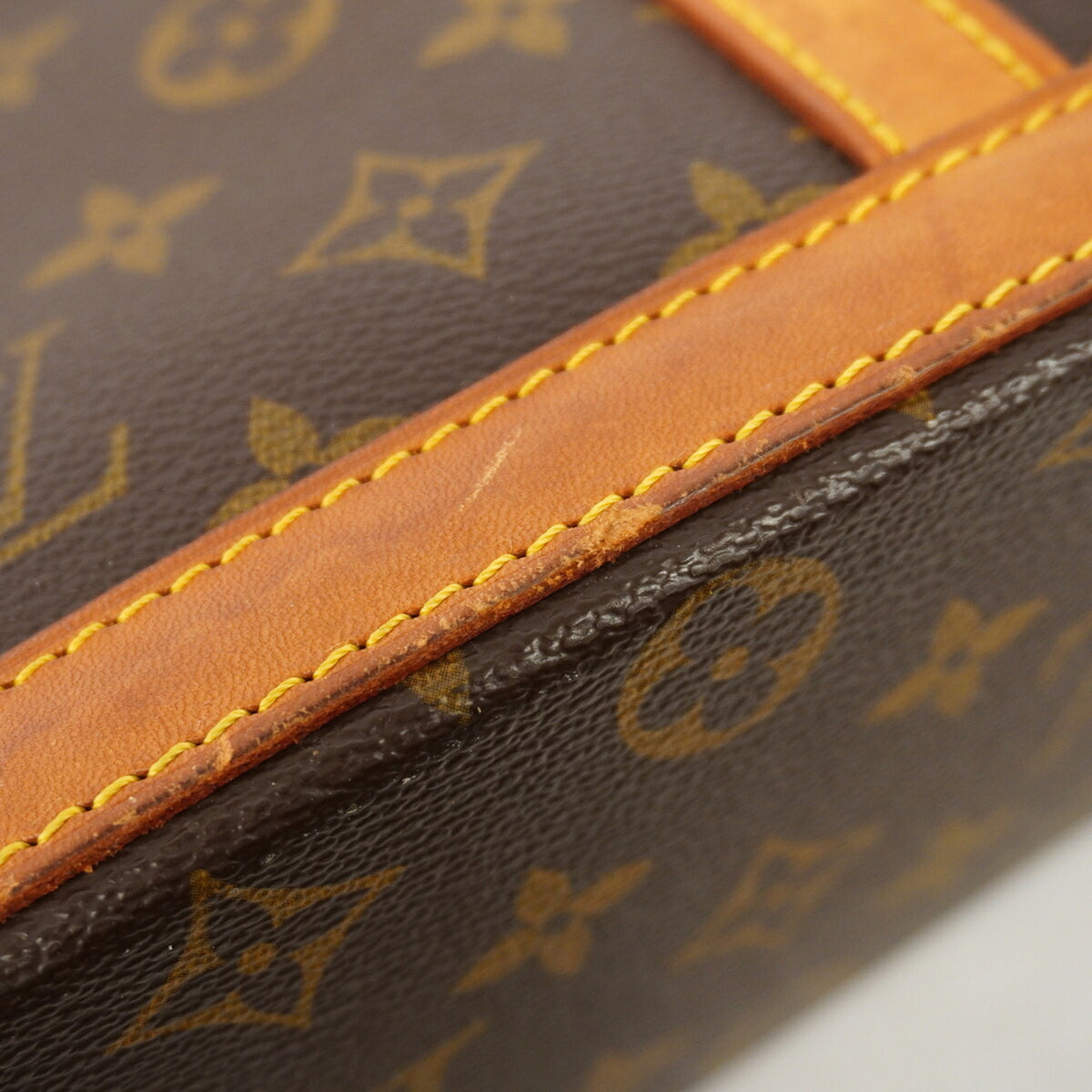 Louis Vuitton Brown Shoulder Bag (Pre-Owned)