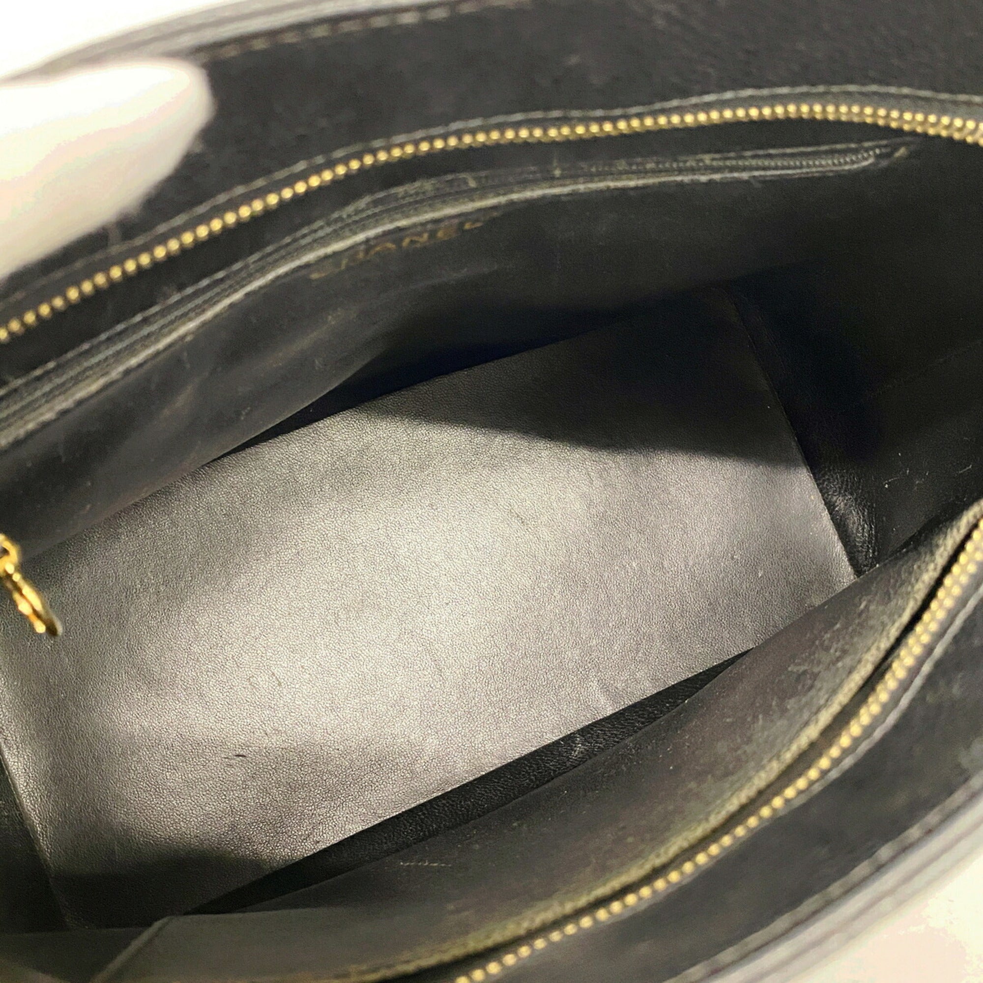 Chanel Black Grained Calfskin Tote Bag (Pre-Owned)