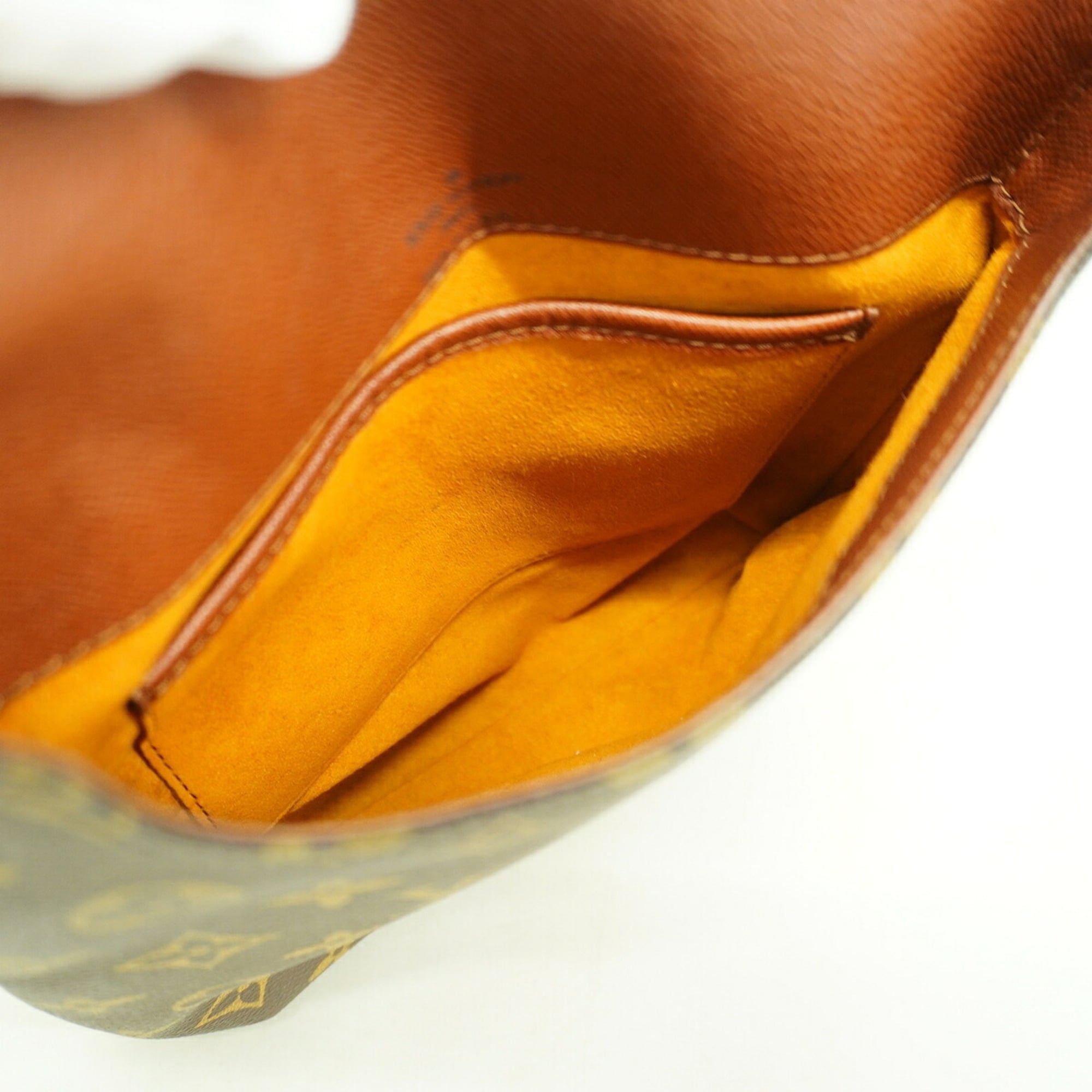 Louis Vuitton Brown Shoulder Bag (Pre-Owned)