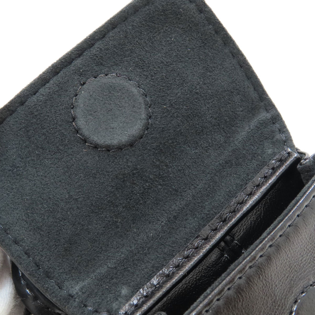 Louis Vuitton Black Leather Shoulder Bag (Pre-Owned)