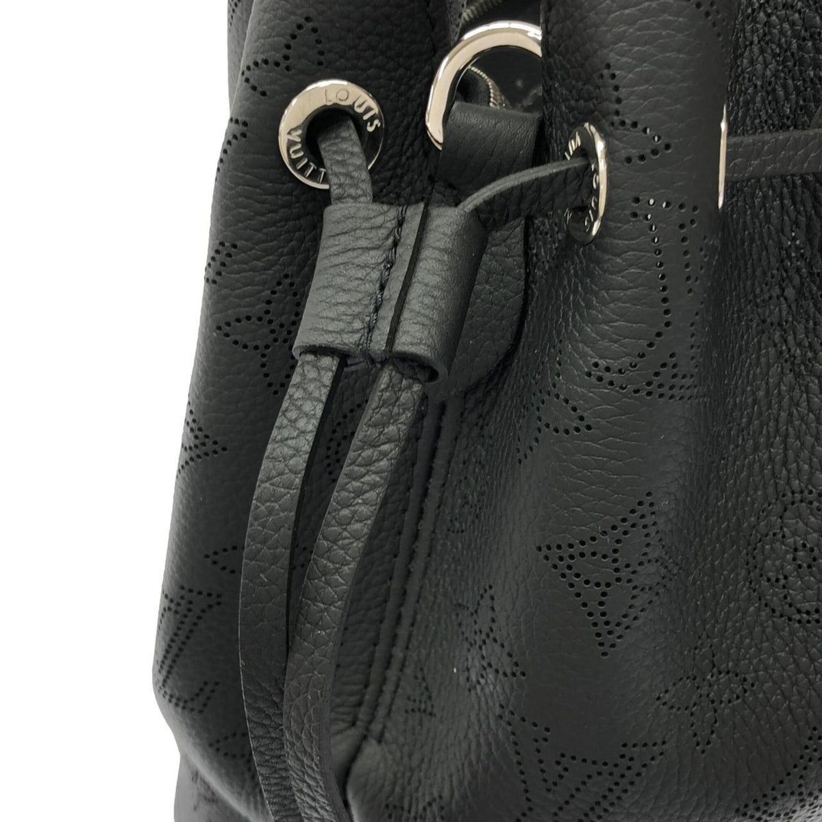 Louis Vuitton Mahina Black Mahina Leather Handbag (Pre-Owned)