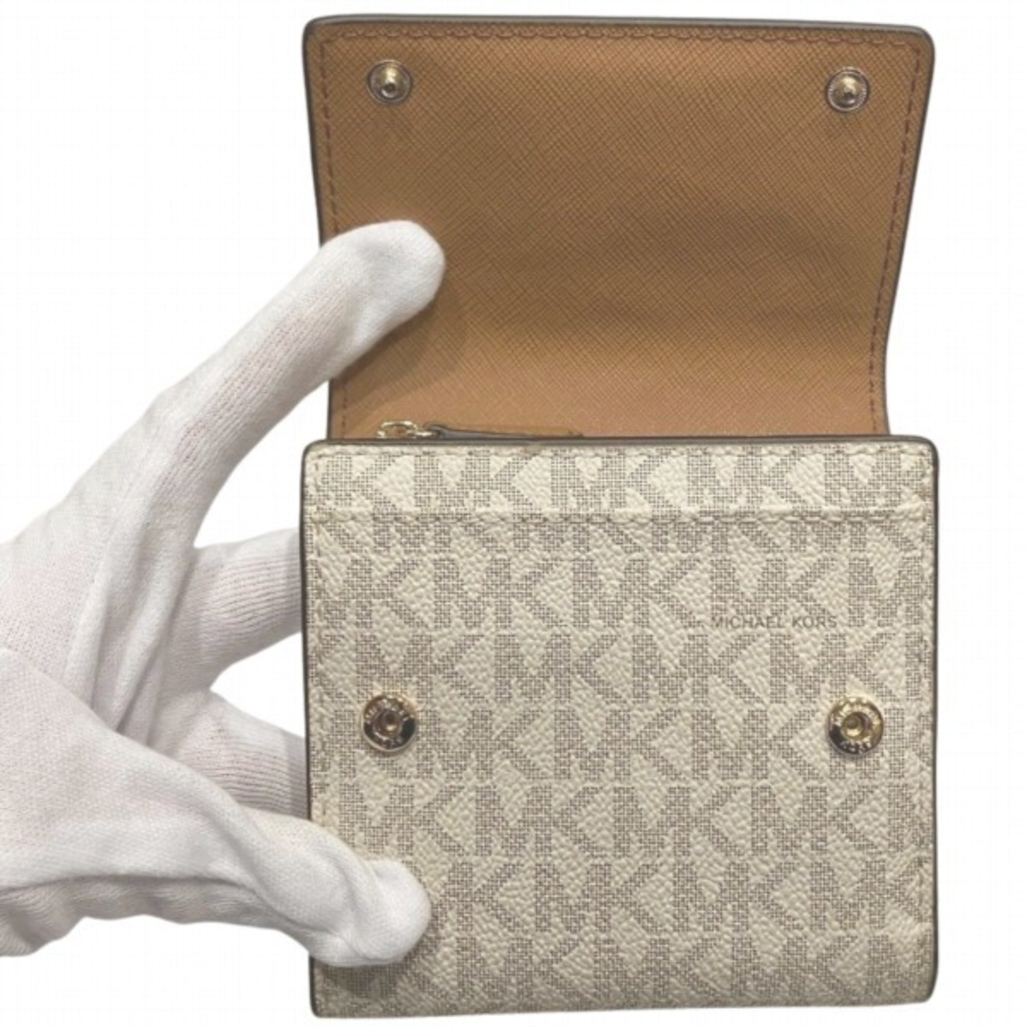 Michael Kors White Pvc Leather Wallet (Tri-Fold) (Pre-Owned)