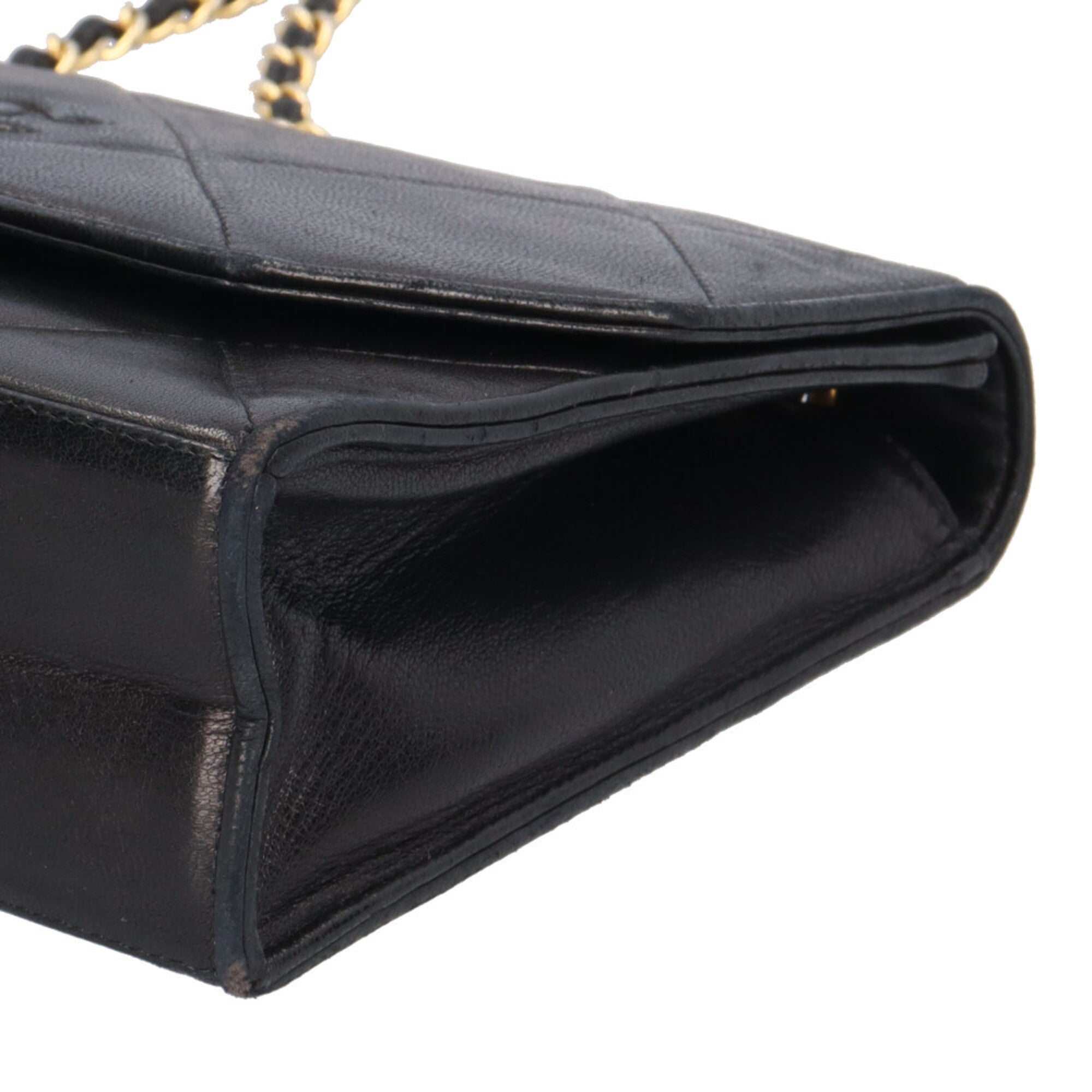 Chanel Black Leather Shoulder Bag (Pre-Owned)