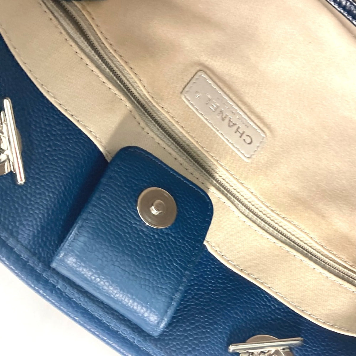 Chanel Navy Leather Shoulder Bag (Pre-Owned)