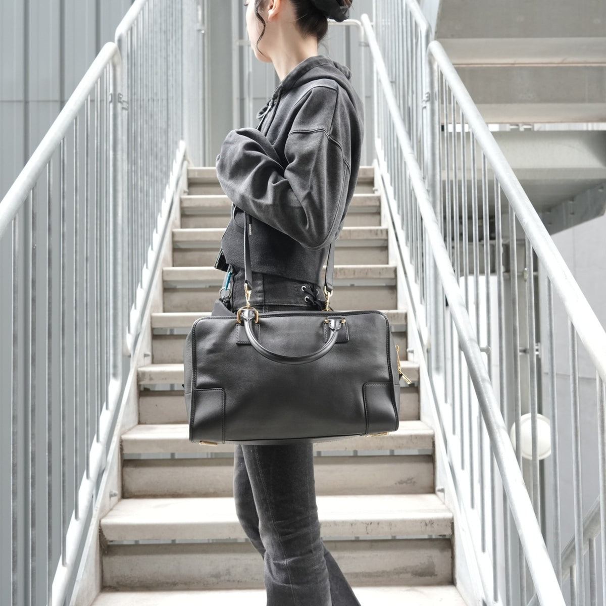 Loewe Black Handbag (Pre-Owned)