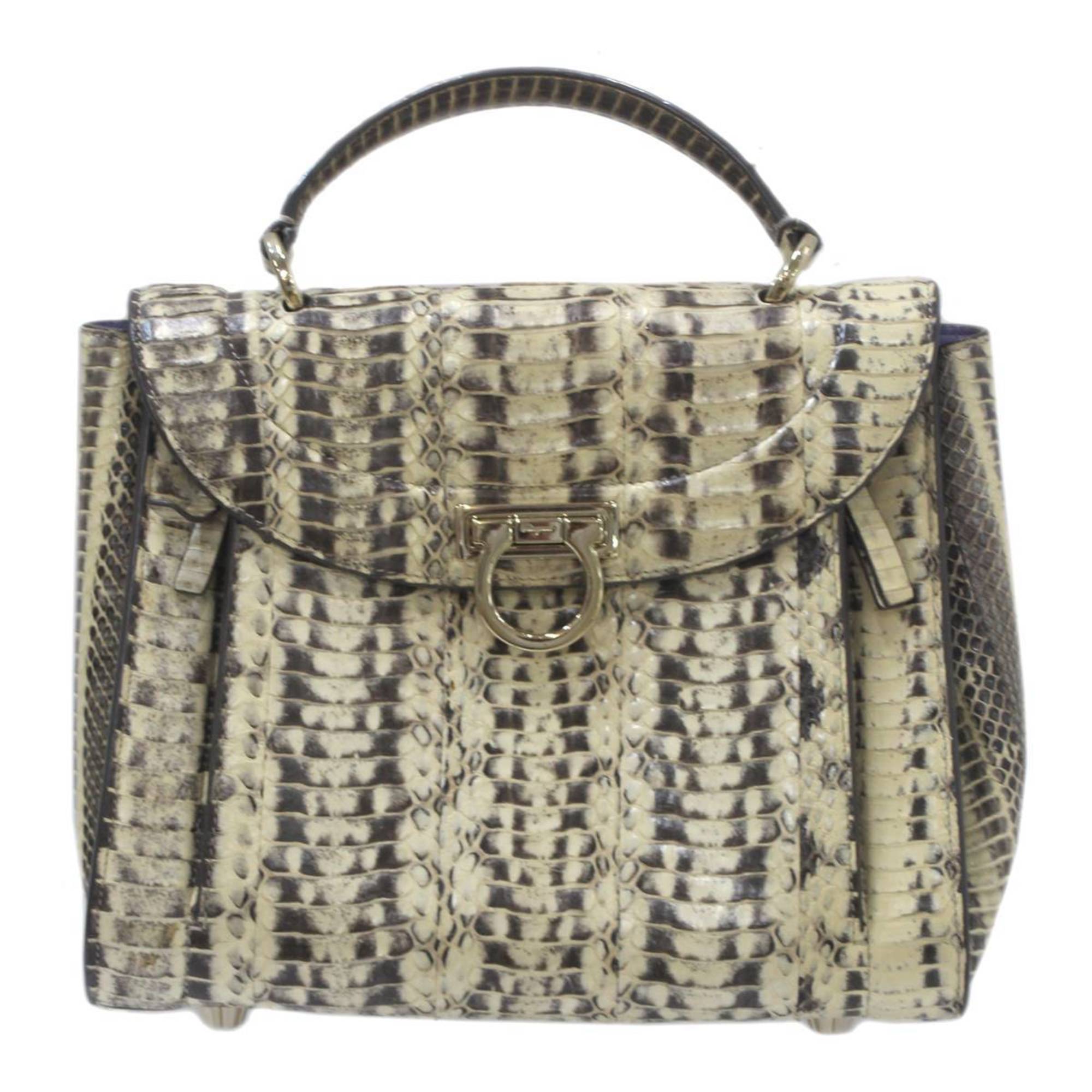 Salvatore Ferragamo White Handbag Shoulder Bag (Pre-Owned)