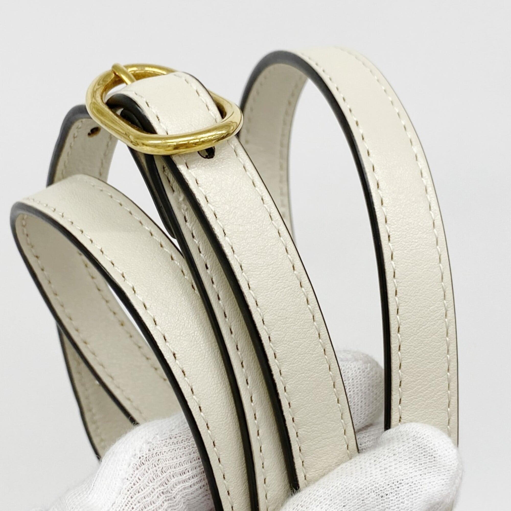 Gucci Ivory Leather Handbag (Pre-Owned)