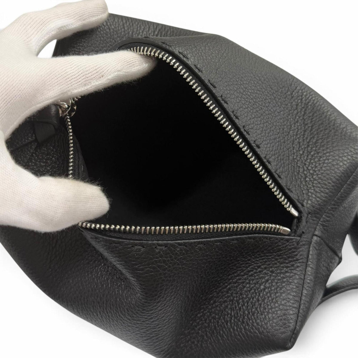 Fendi Black Leather Clutch Bag (Pre-Owned)