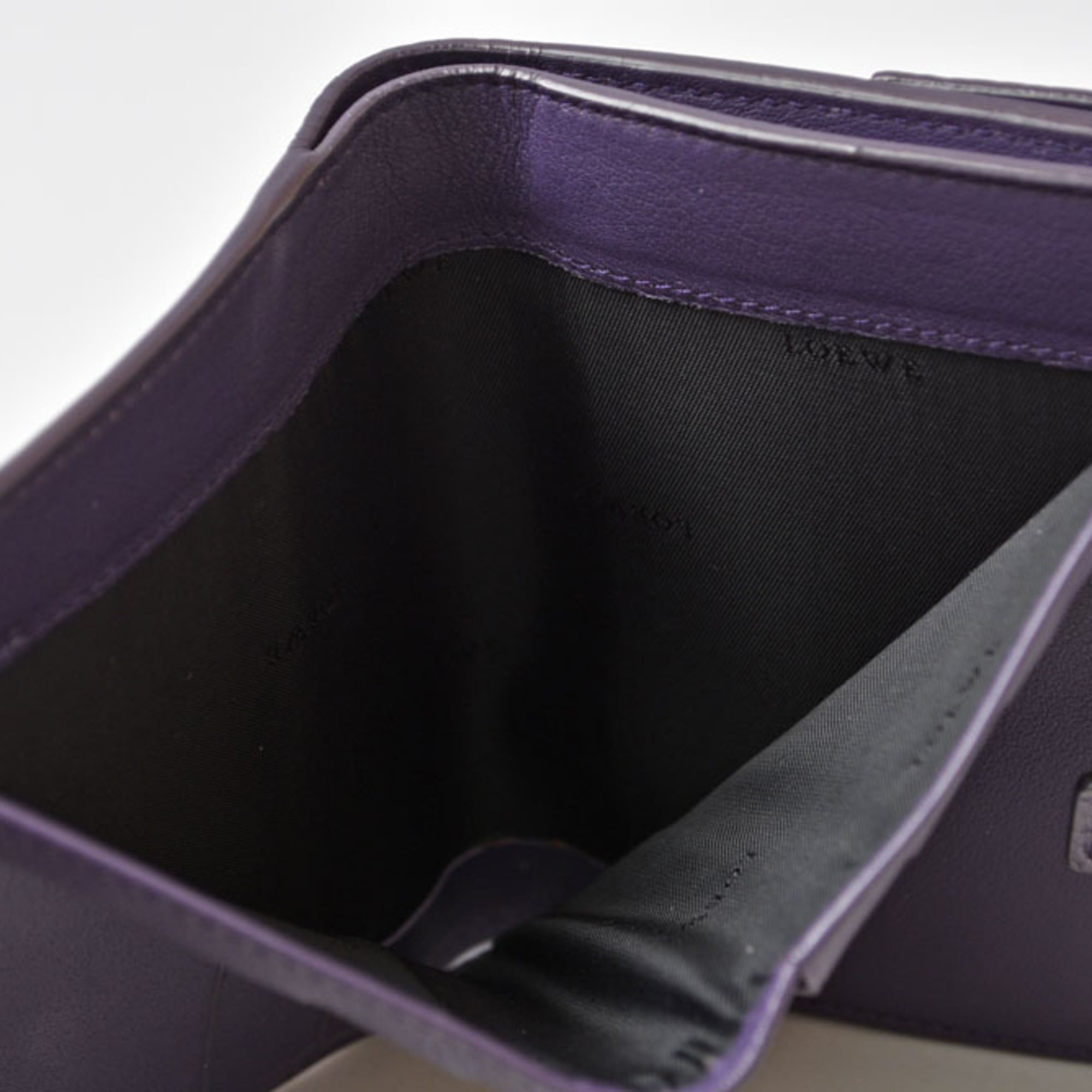 Loewe Purple Leather Wallet (Tri-Fold) (Pre-Owned)