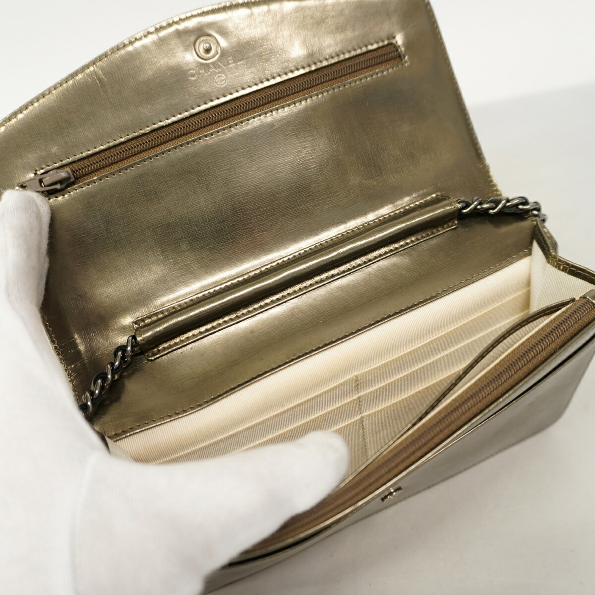 Chanel Metallic Gold Patent Leather Chain/Shoulder Wallet (Pre-Owned)