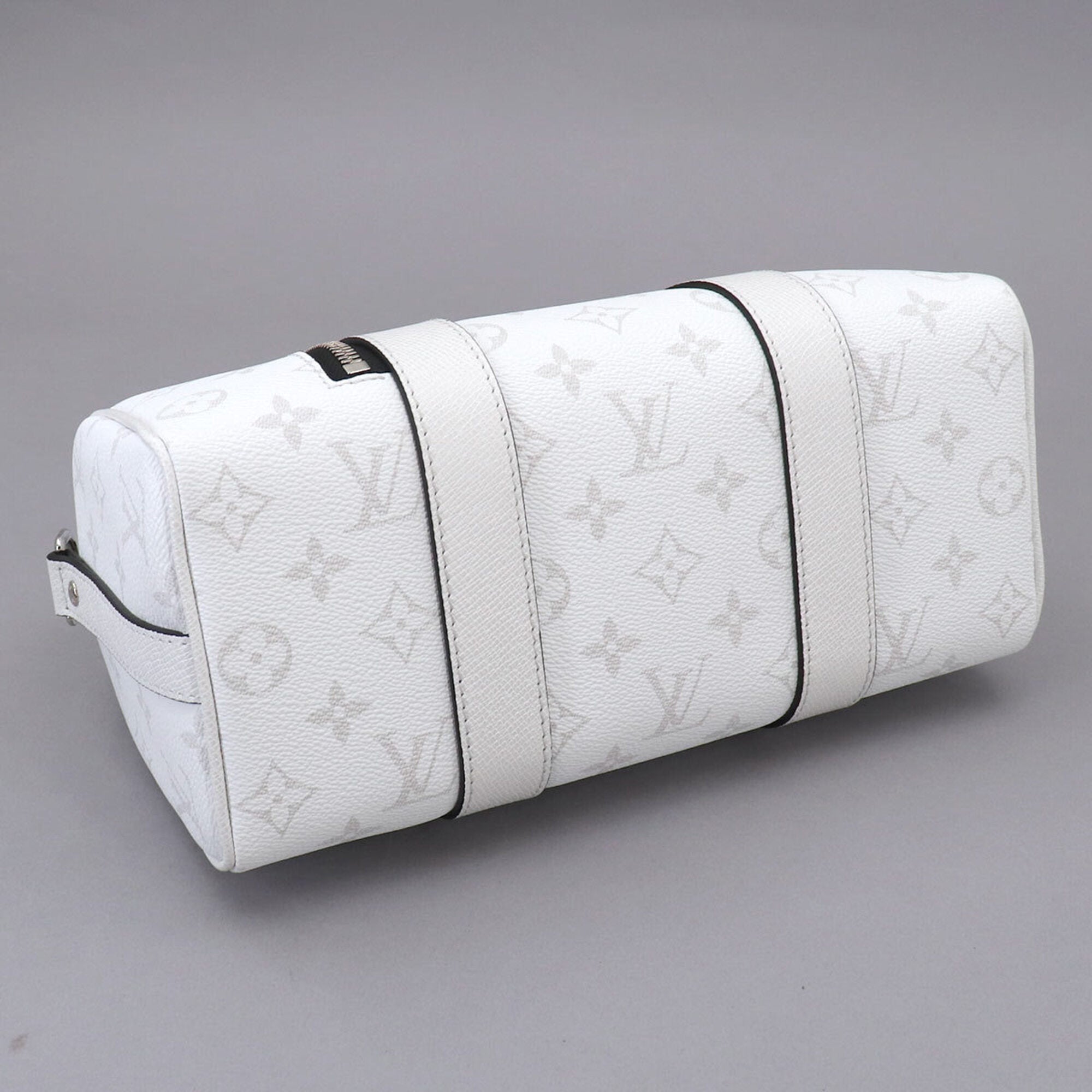 Louis Vuitton White Monogram Canvas Taiga Leather Leather Shoulder Bag (Pre-Owned)