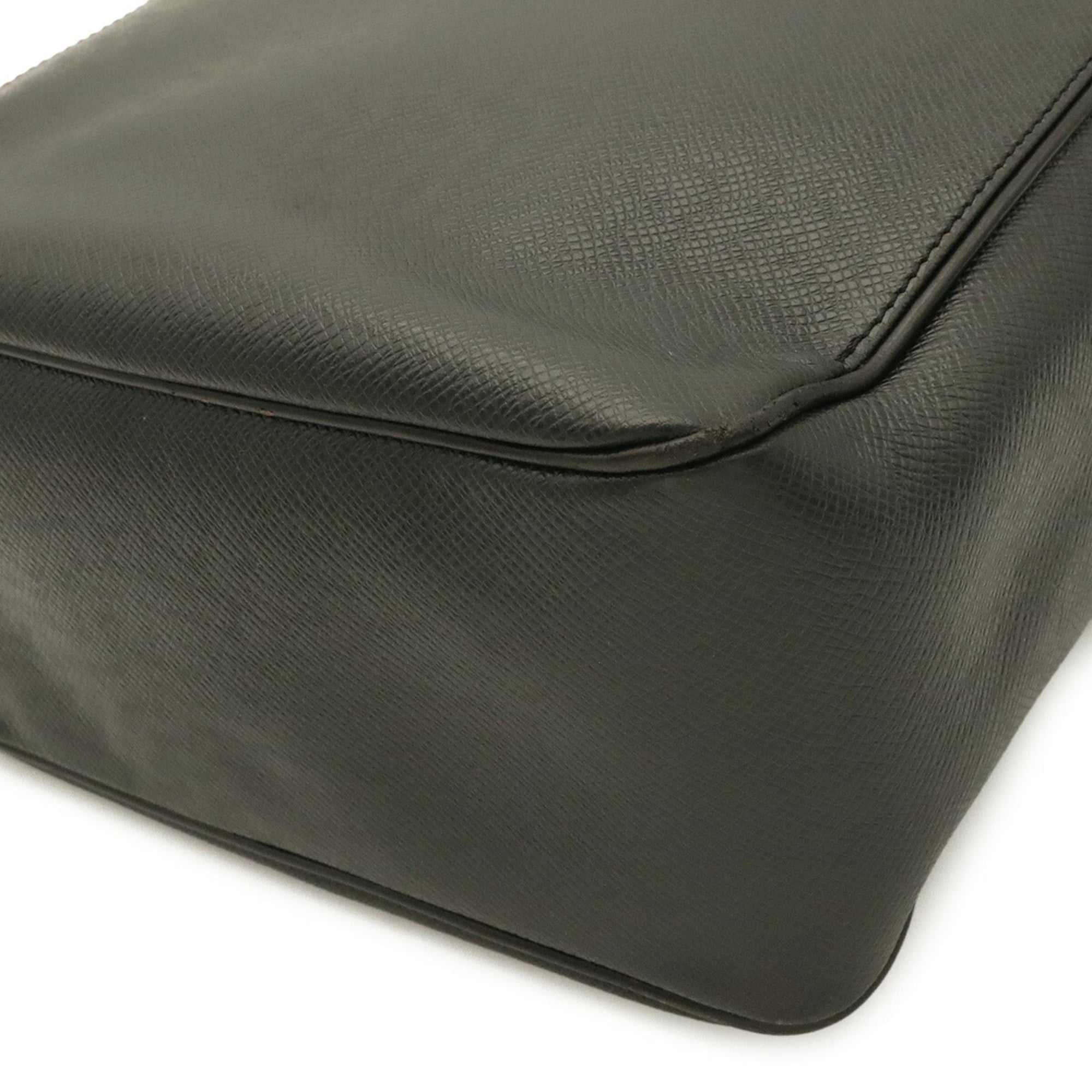 Louis Vuitton Ardoise Black Taiga Leather Shoulder Bag (Pre-Owned)