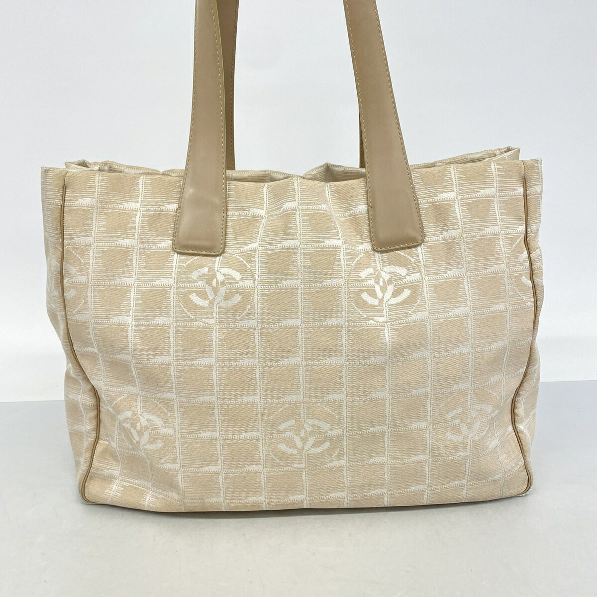 Chanel Beige Nylon Tote Bag (Pre-Owned)