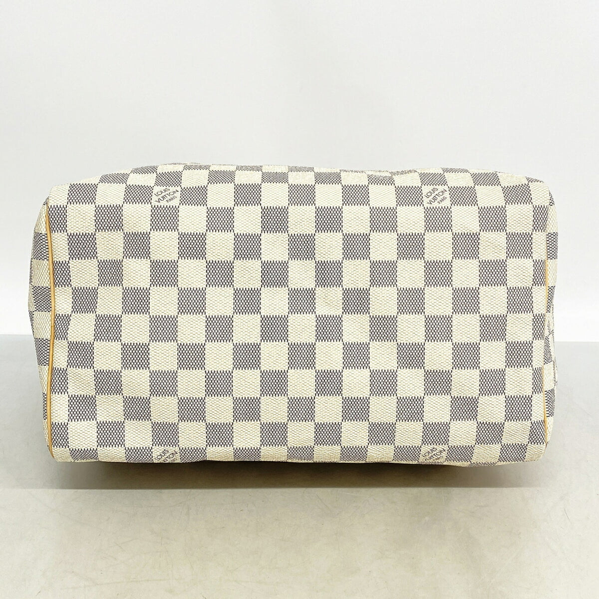 Louis Vuitton White Handbag (Pre-Owned)