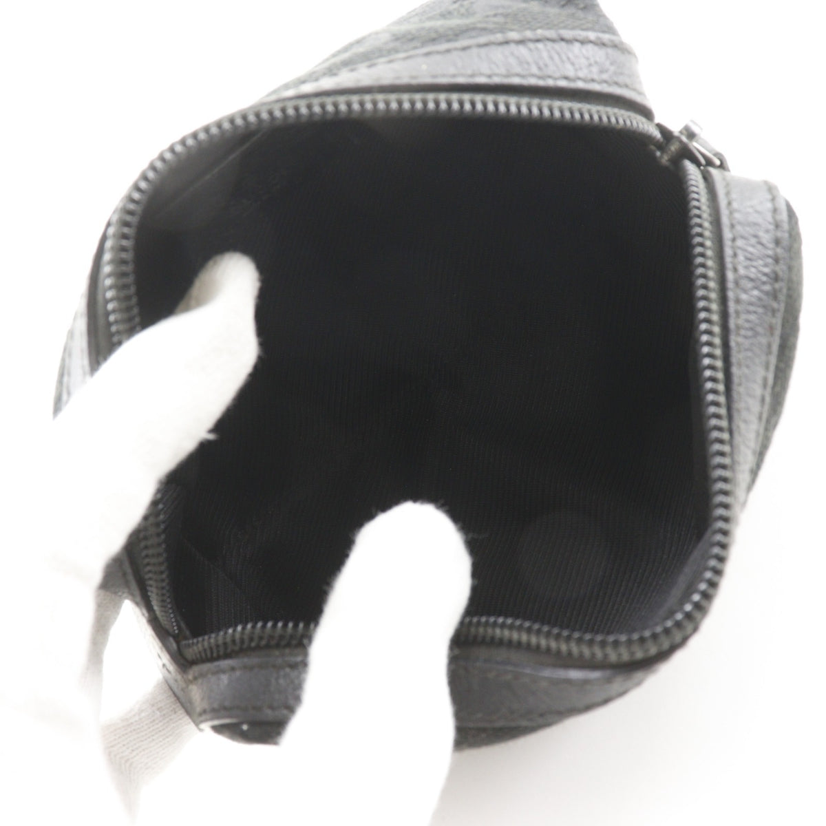 Gucci Black Gg Canvas Pouch (Pre-Owned)