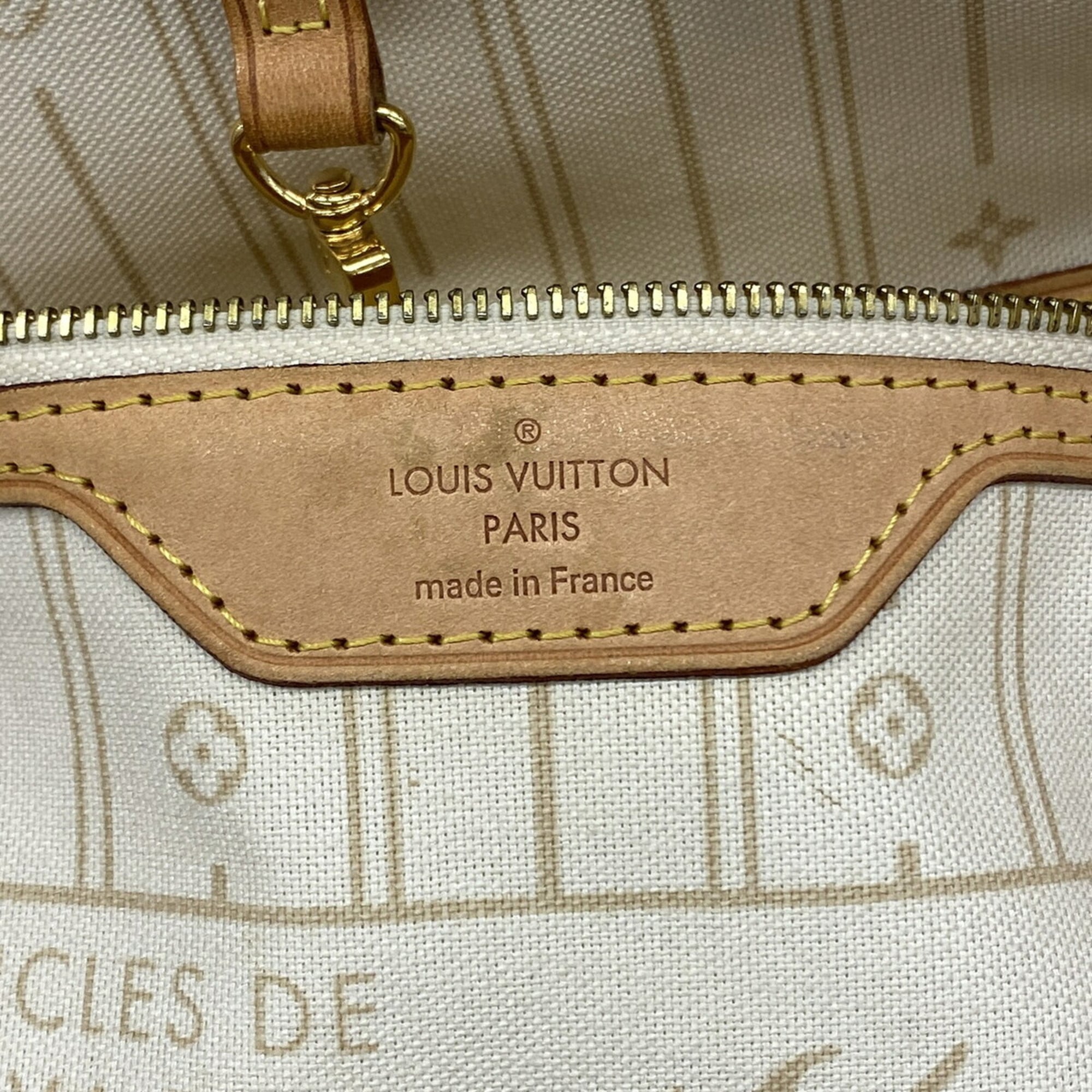 Louis Vuitton White Tote Bag (Pre-Owned)