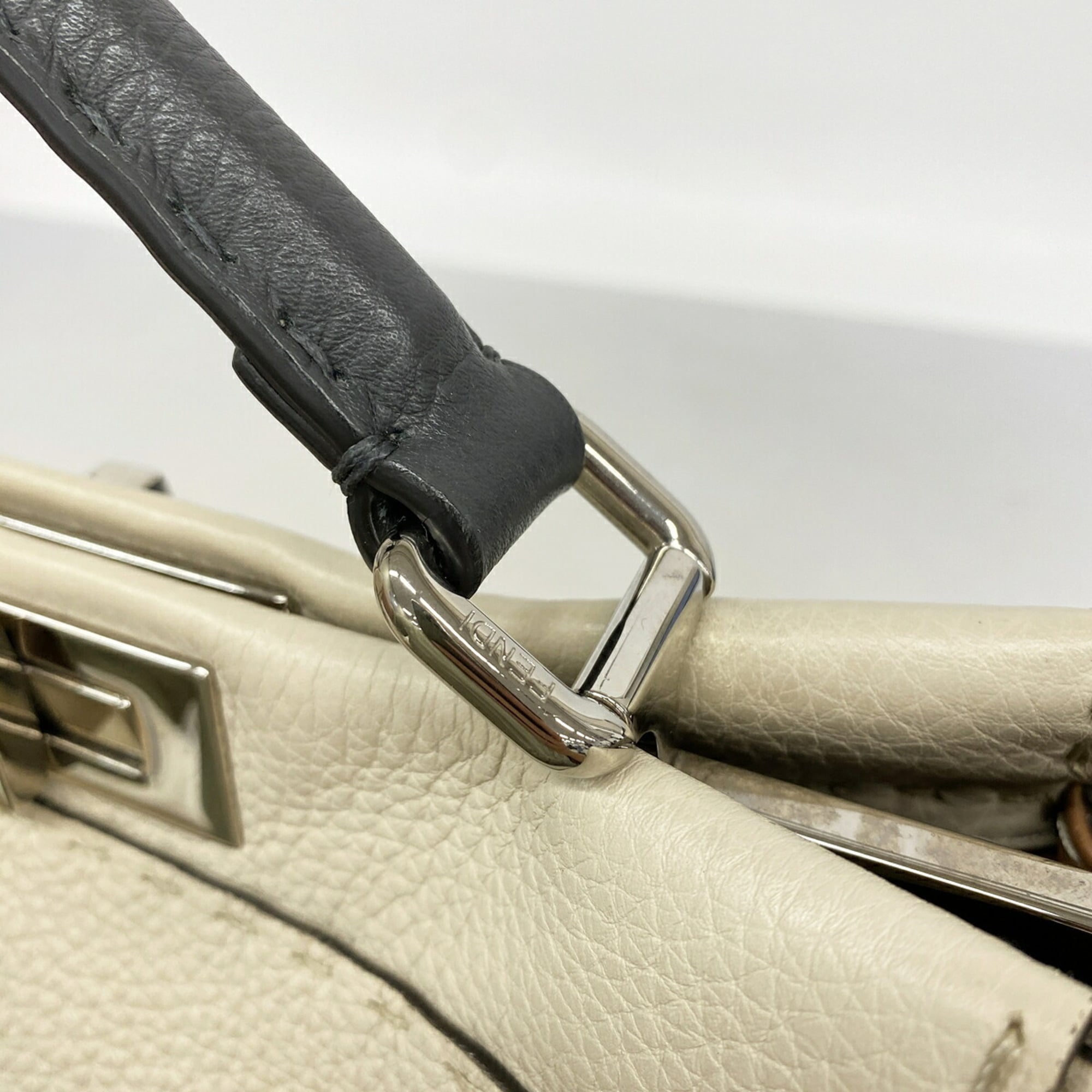 Fendi Beige Leather Handbag (Pre-Owned)
