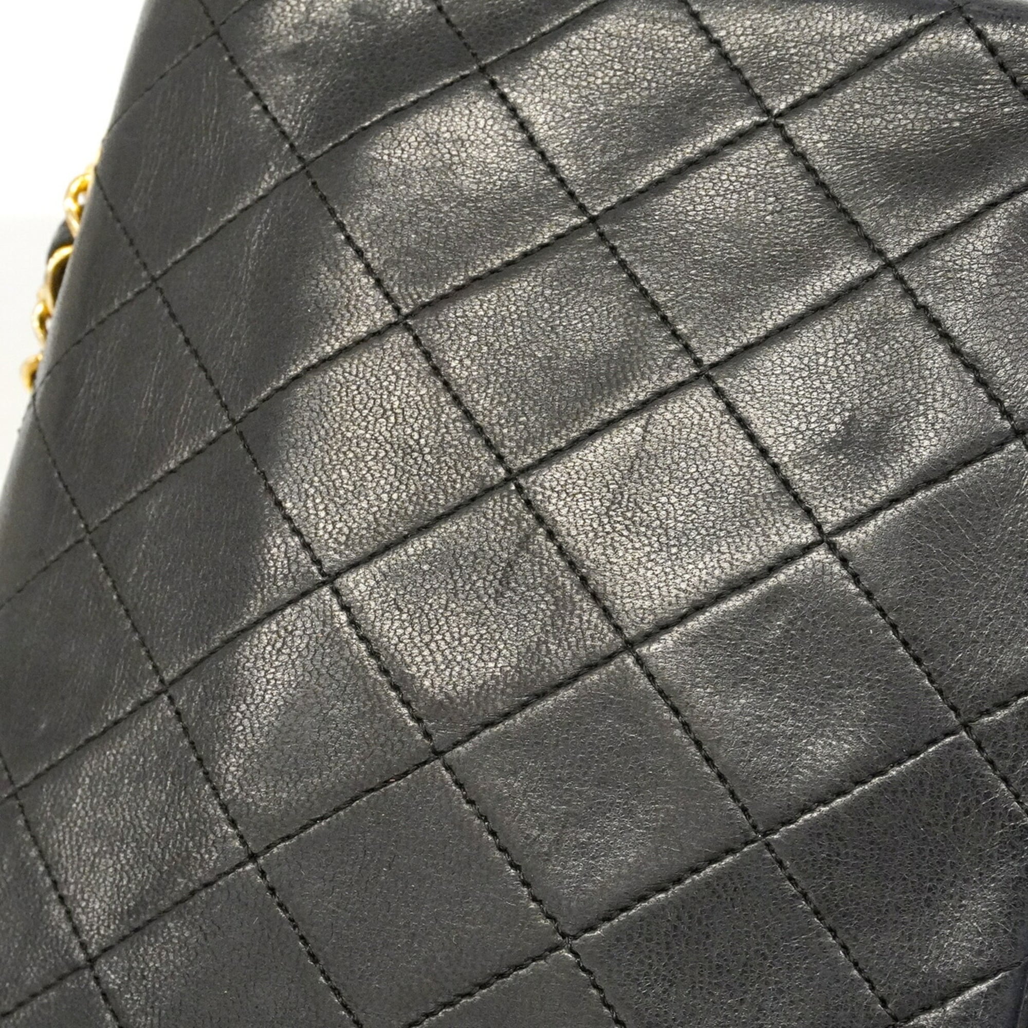 Chanel Black Leather Shoulder Bag (Pre-Owned)