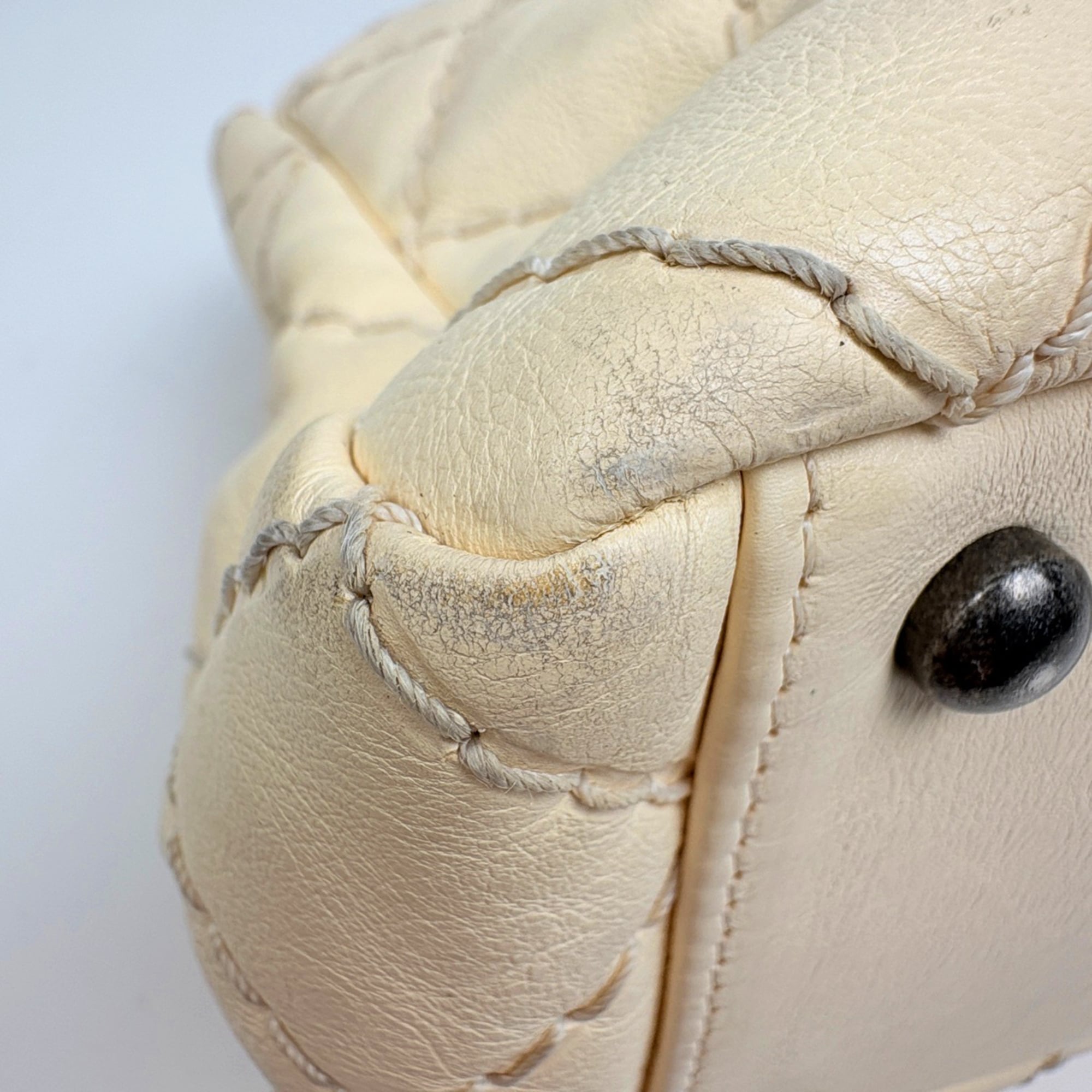 Chanel Wild Stitch White Leather Tote Bag (Pre-Owned)