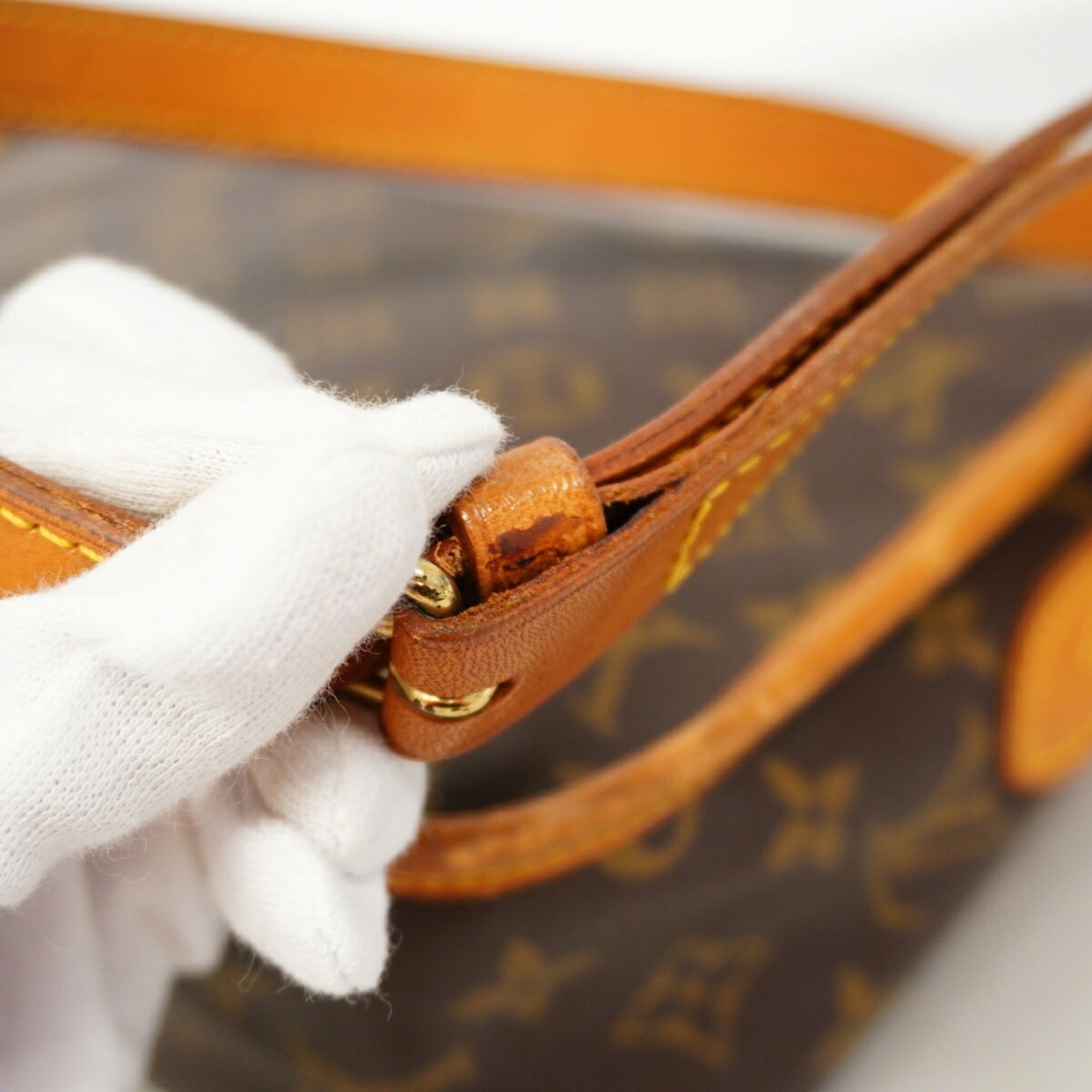 Louis Vuitton Brown Shoulder Bag (Pre-Owned)