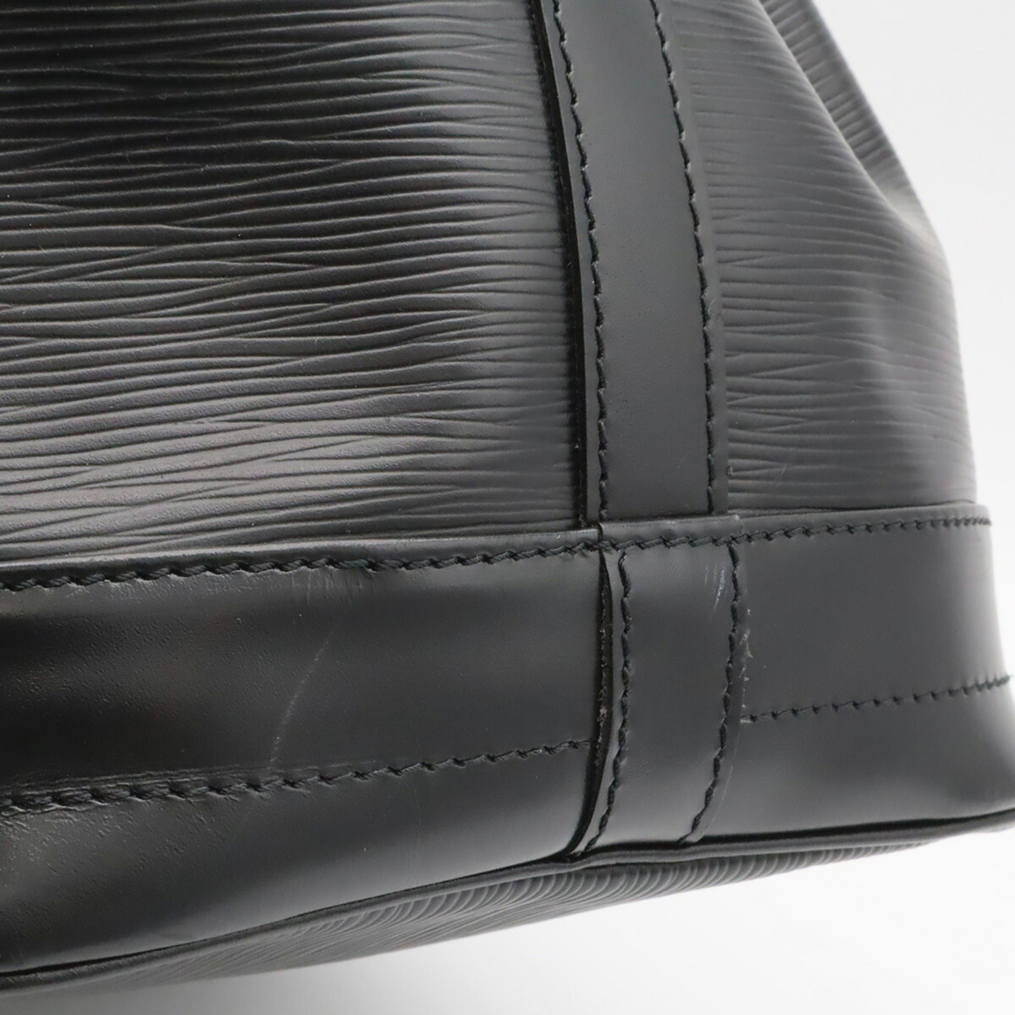 Louis Vuitton Black Noir Epi Leather Shoulder Bag (Pre-Owned)