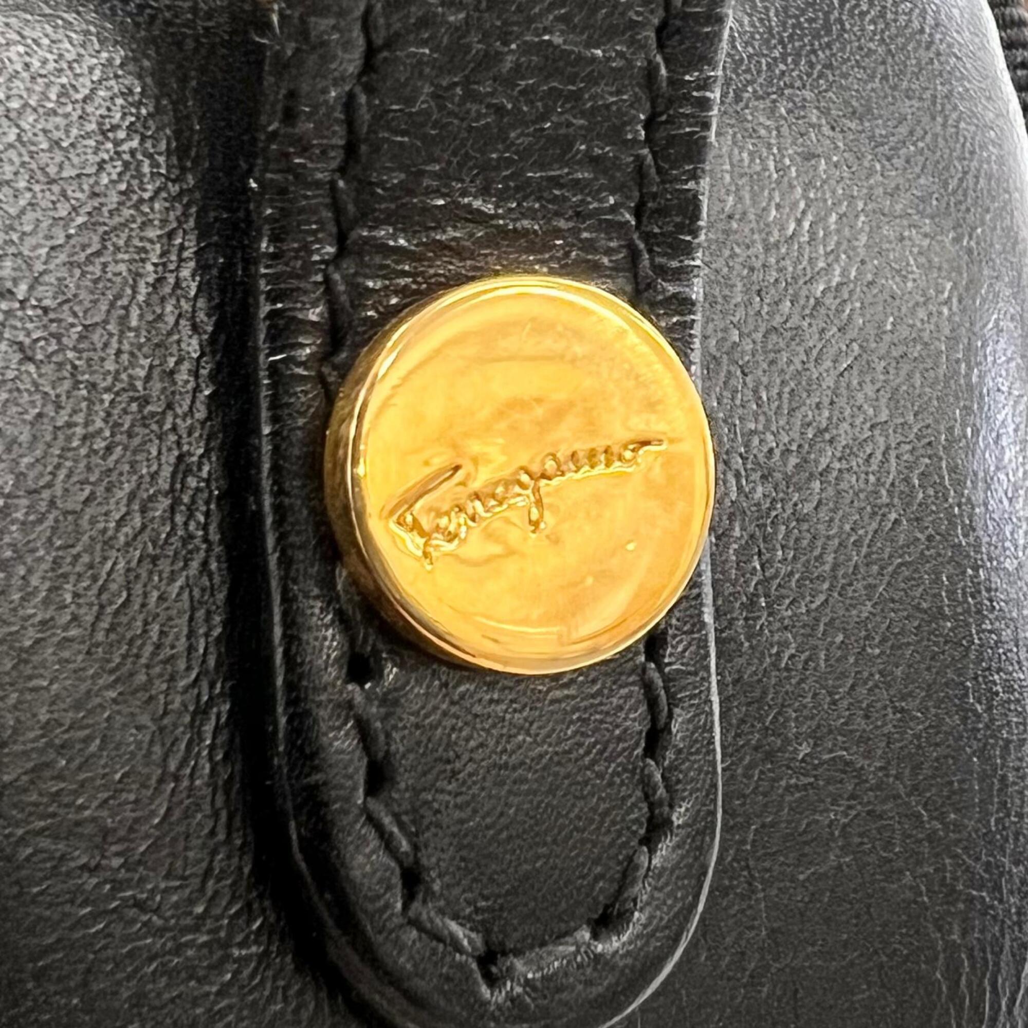 Salvatore Ferragamo Black Leather Shoulder Bag (Pre-Owned)