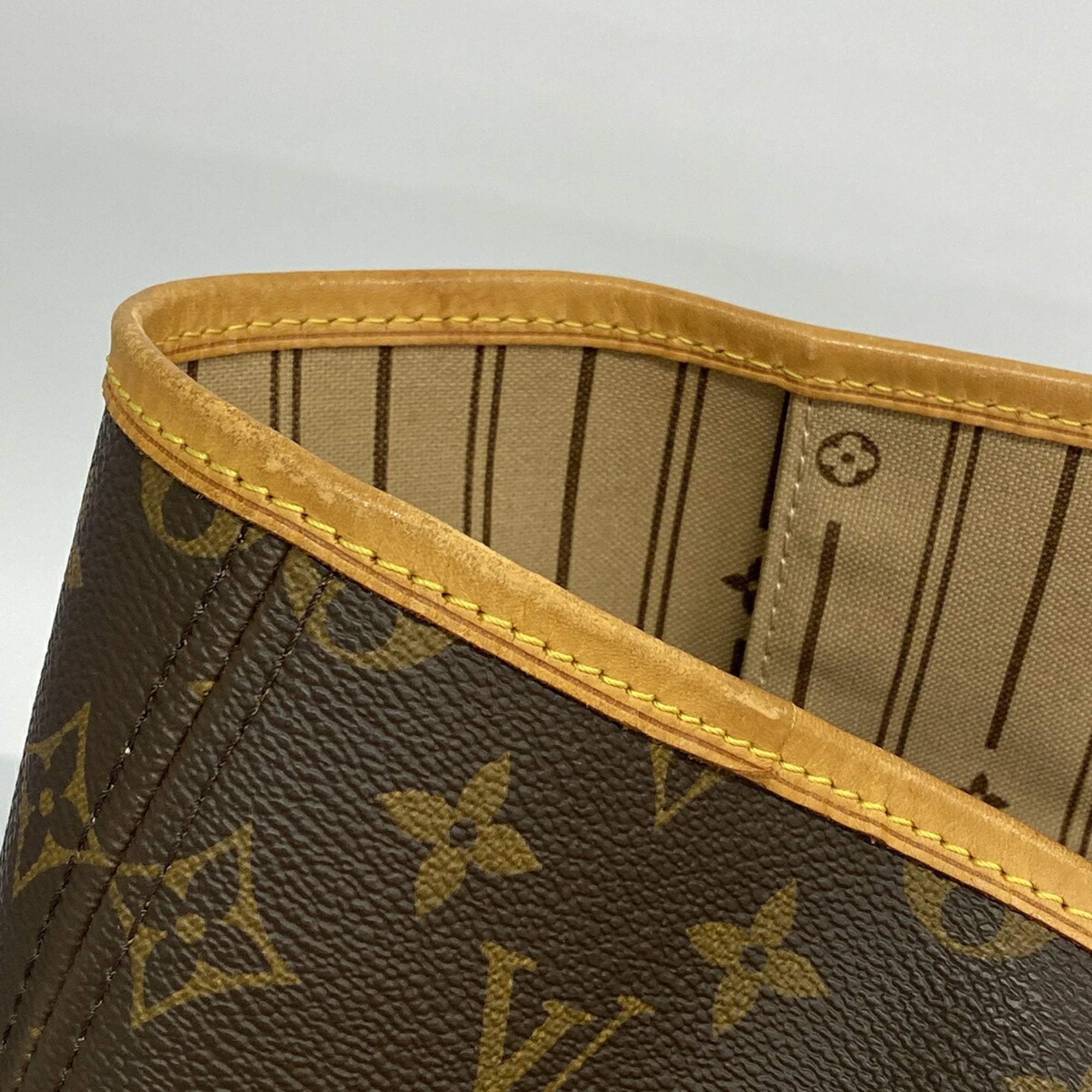Louis Vuitton Brown Tote Bag (Pre-Owned)