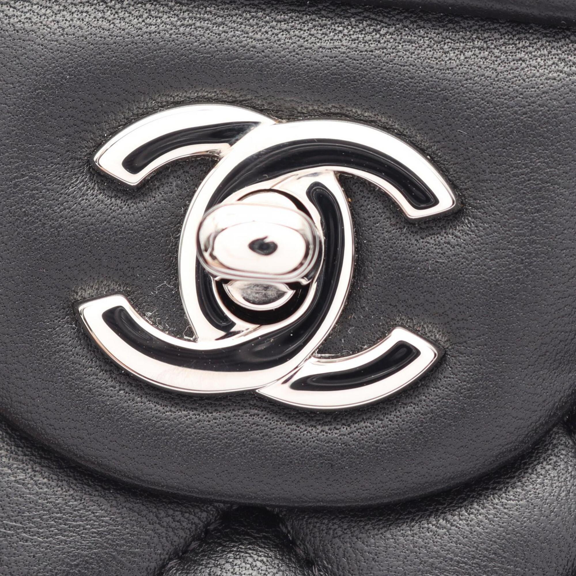 Chanel Black Leather Handbag Shoulder Bag (Pre-Owned)