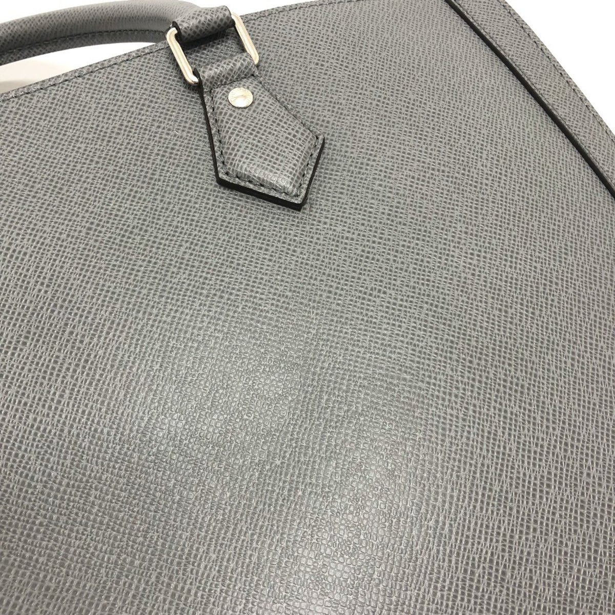 Louis Vuitton Taiga Gray Taiga Leather Briefcase (Pre-Owned)