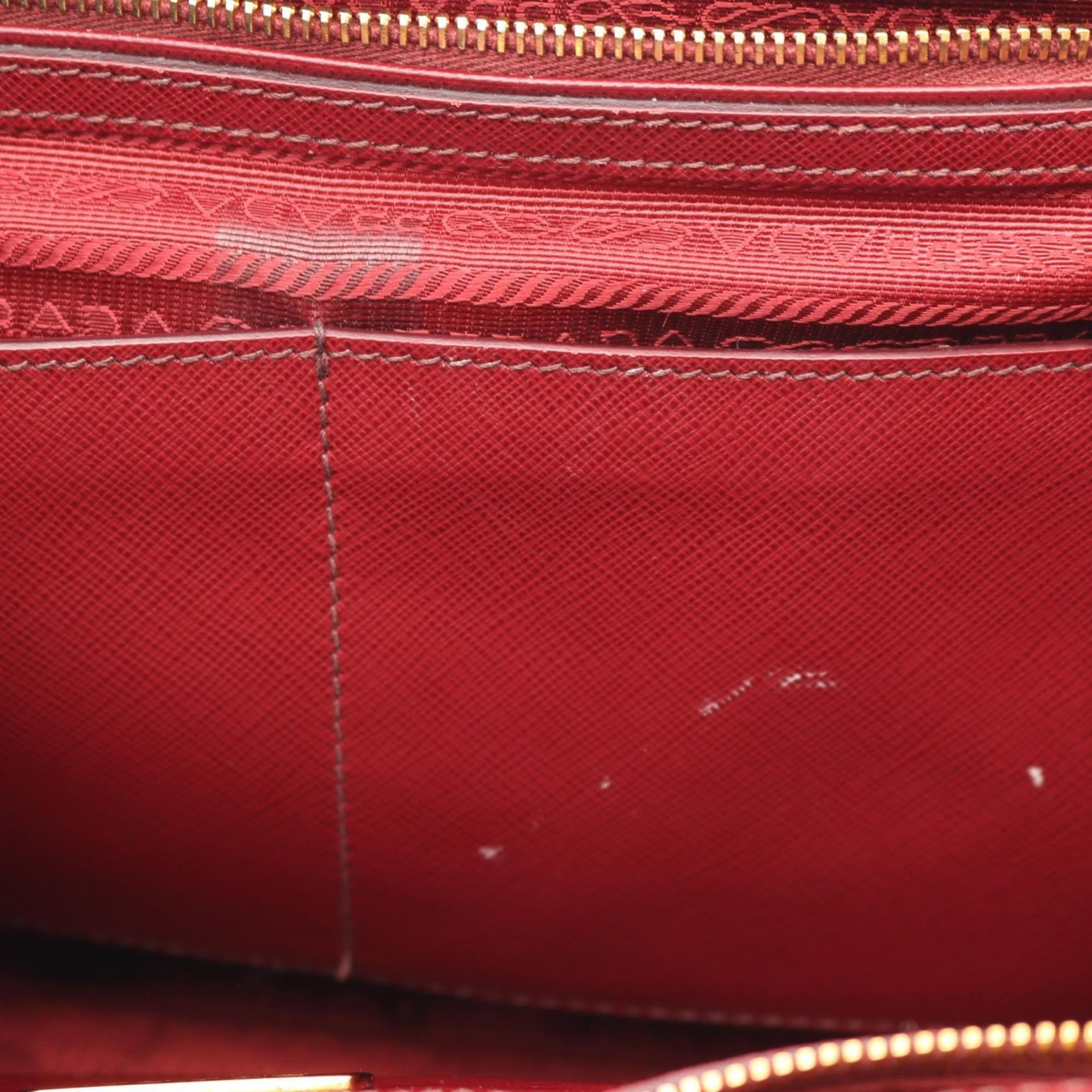 Prada Bordeaux Red Color Leather Handbag (Pre-Owned)