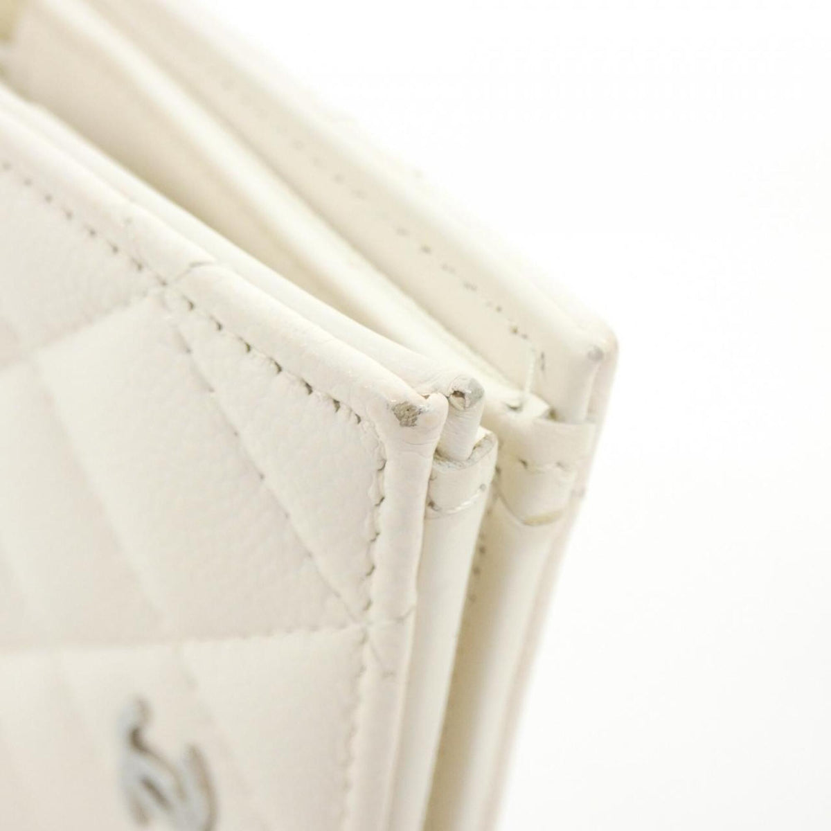 Chanel White Grained Calfskin Long Wallet (Bi-Fold) (Pre-Owned)