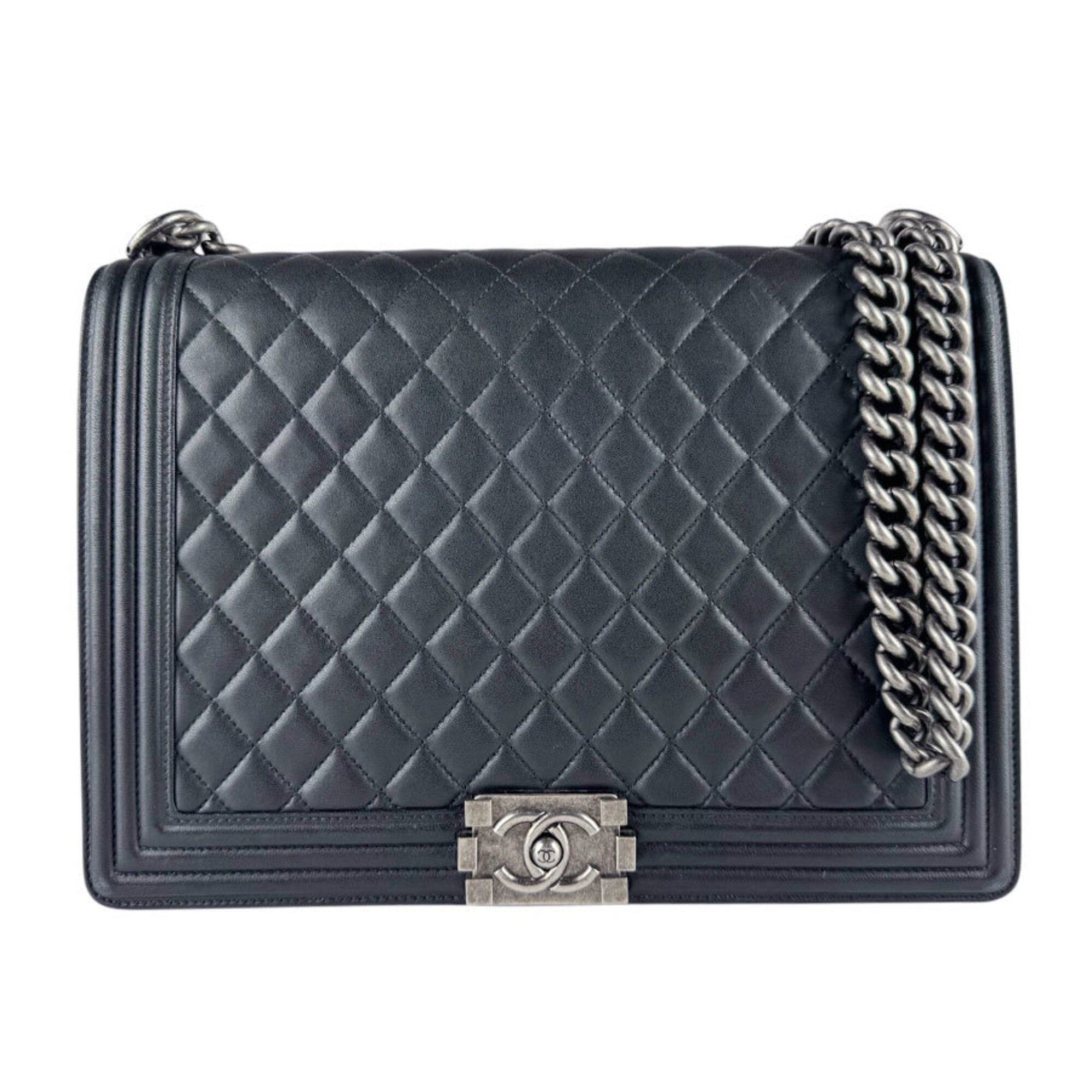 Chanel Black Leather Shoulder Bag (Pre-Owned)