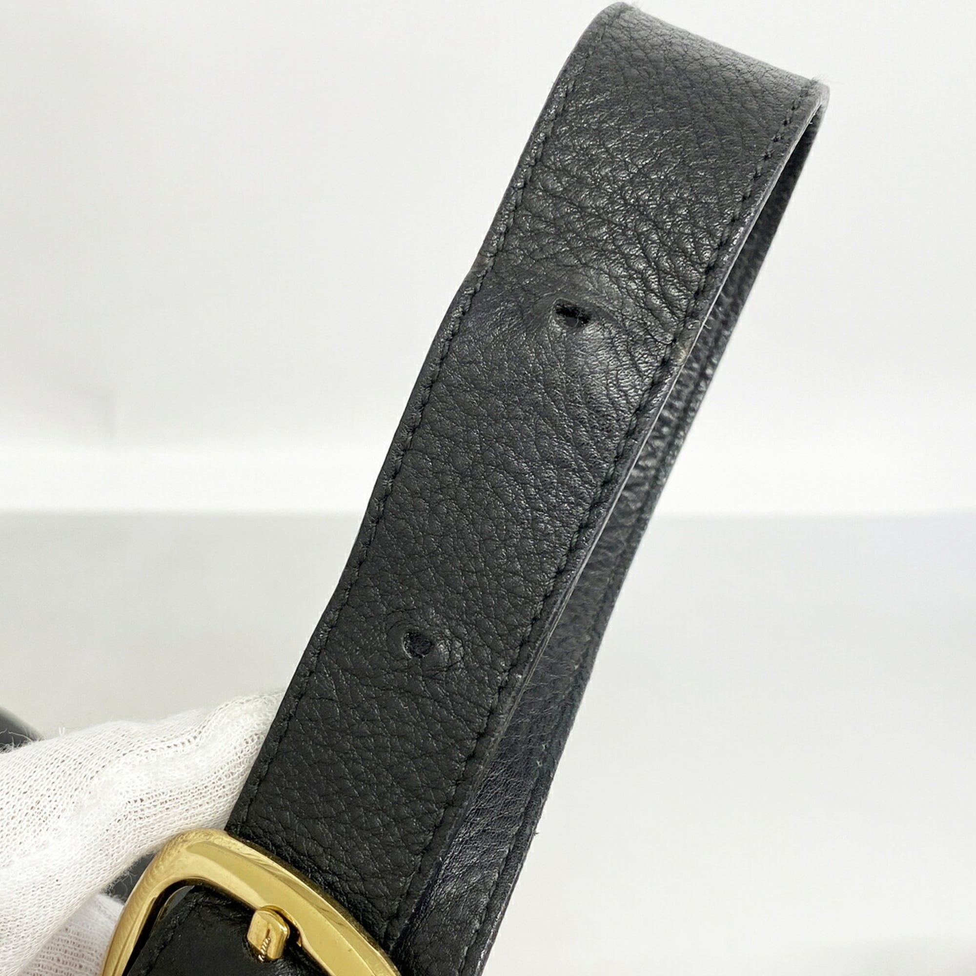 Salvatore Ferragamo Black Leather Shoulder Bag (Pre-Owned)