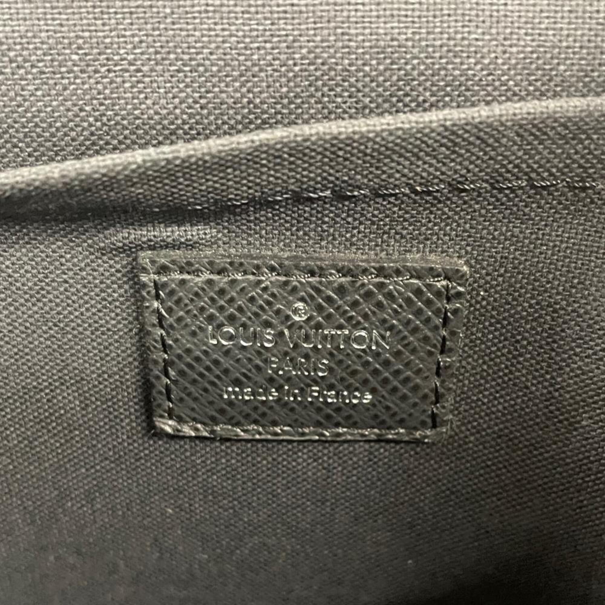Louis Vuitton Black Taiga Leather Shoulder Bag (Pre-Owned)