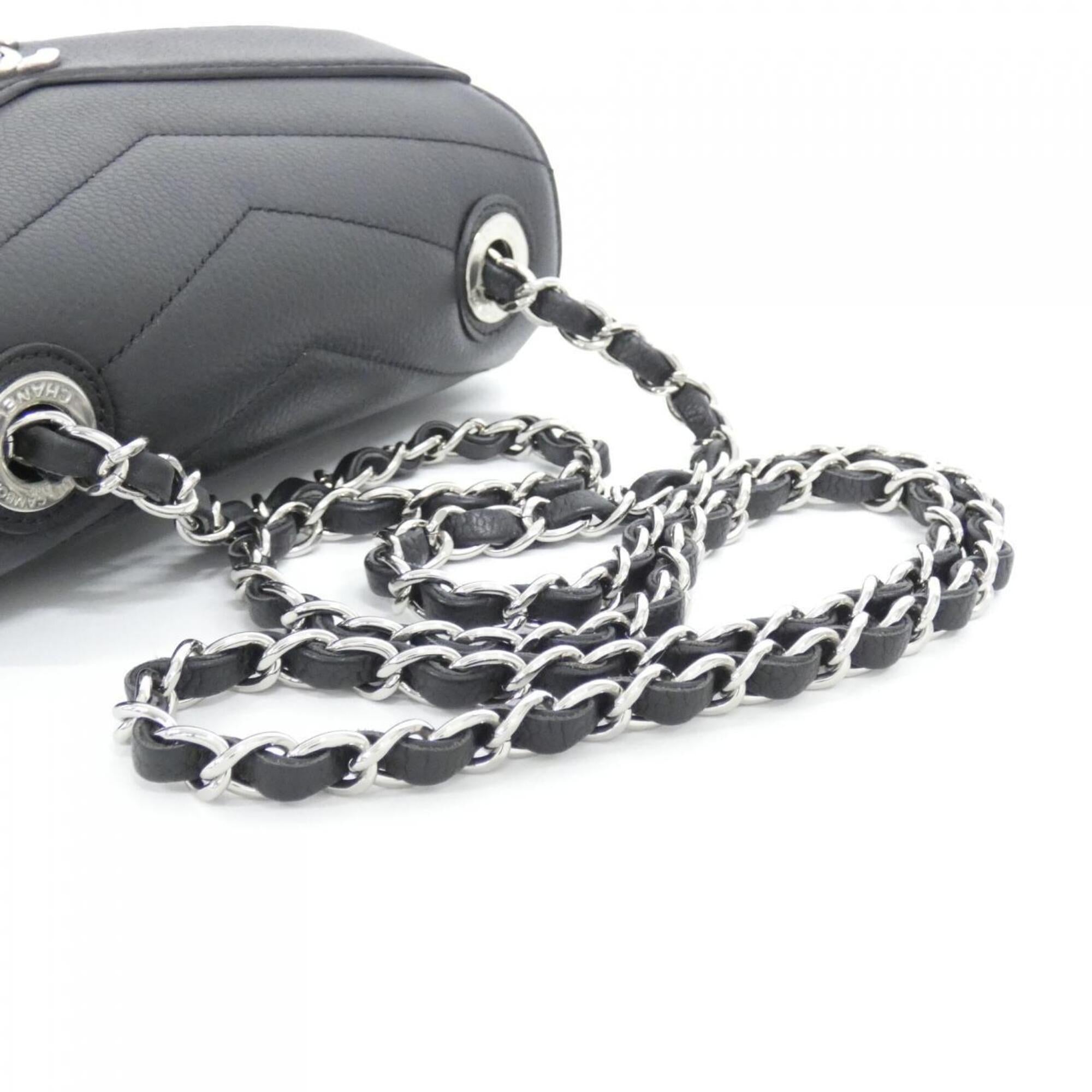 Chanel Black Grained Calfskin Shoulder Bag (Pre-Owned)